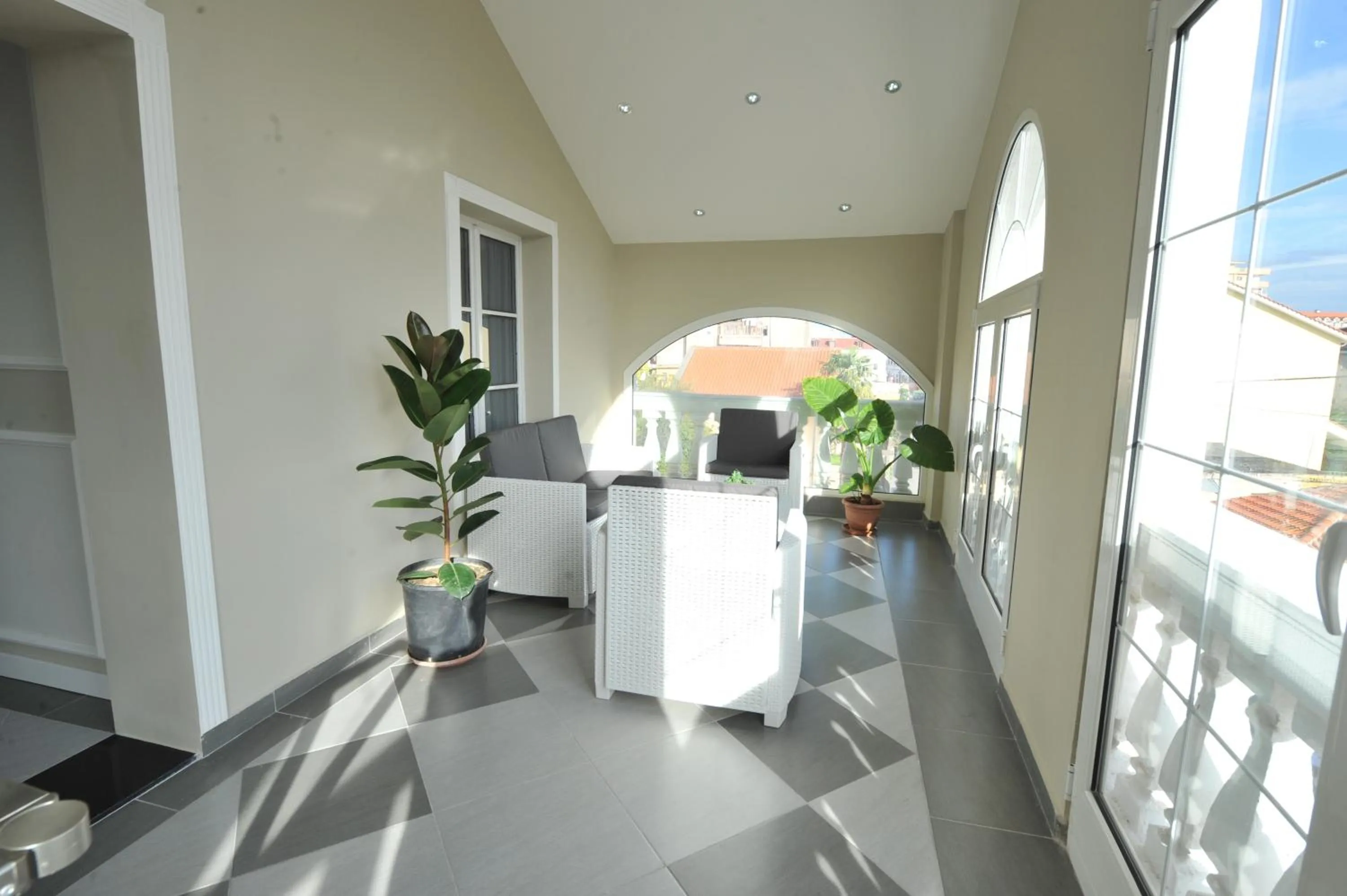 Lounge or bar in Rose Garden Hotel