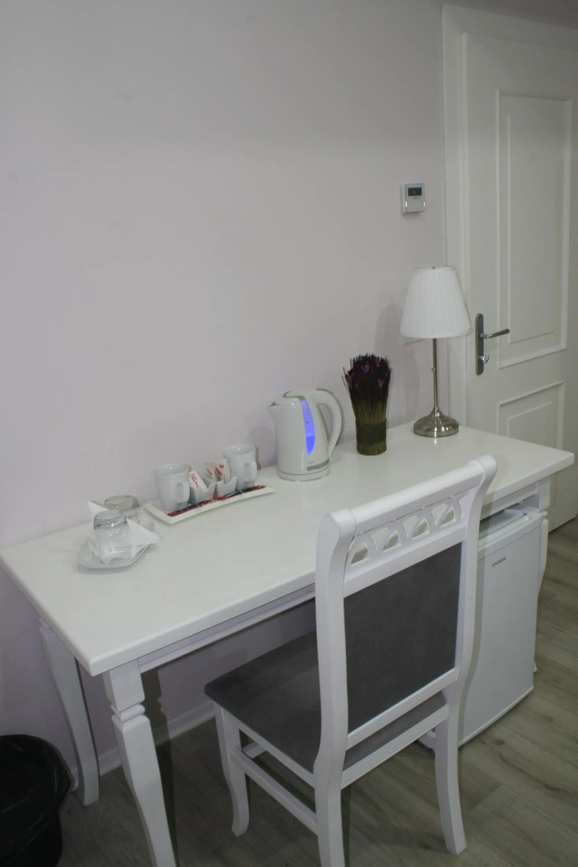 Coffee/tea facilities in Rose Garden Hotel