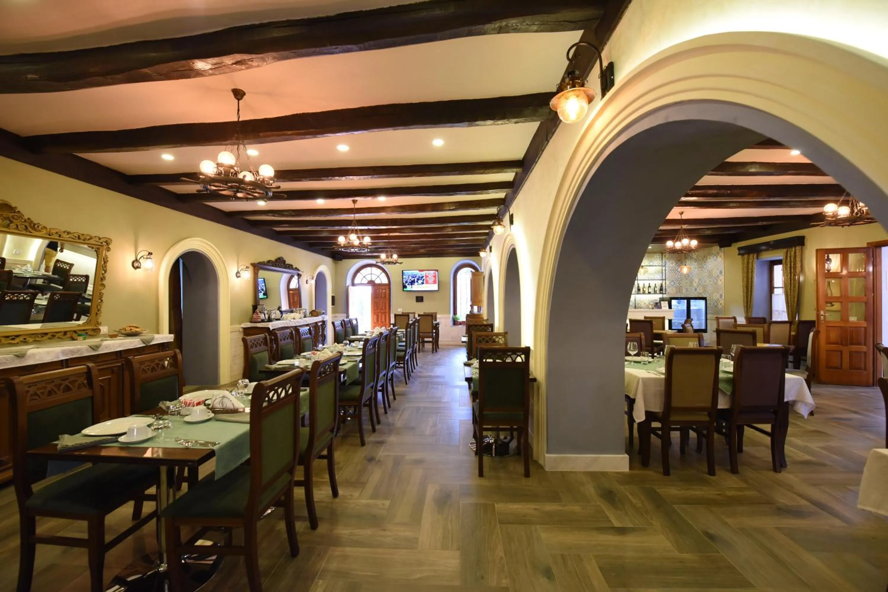 Restaurant/places to eat in Rose Garden Hotel