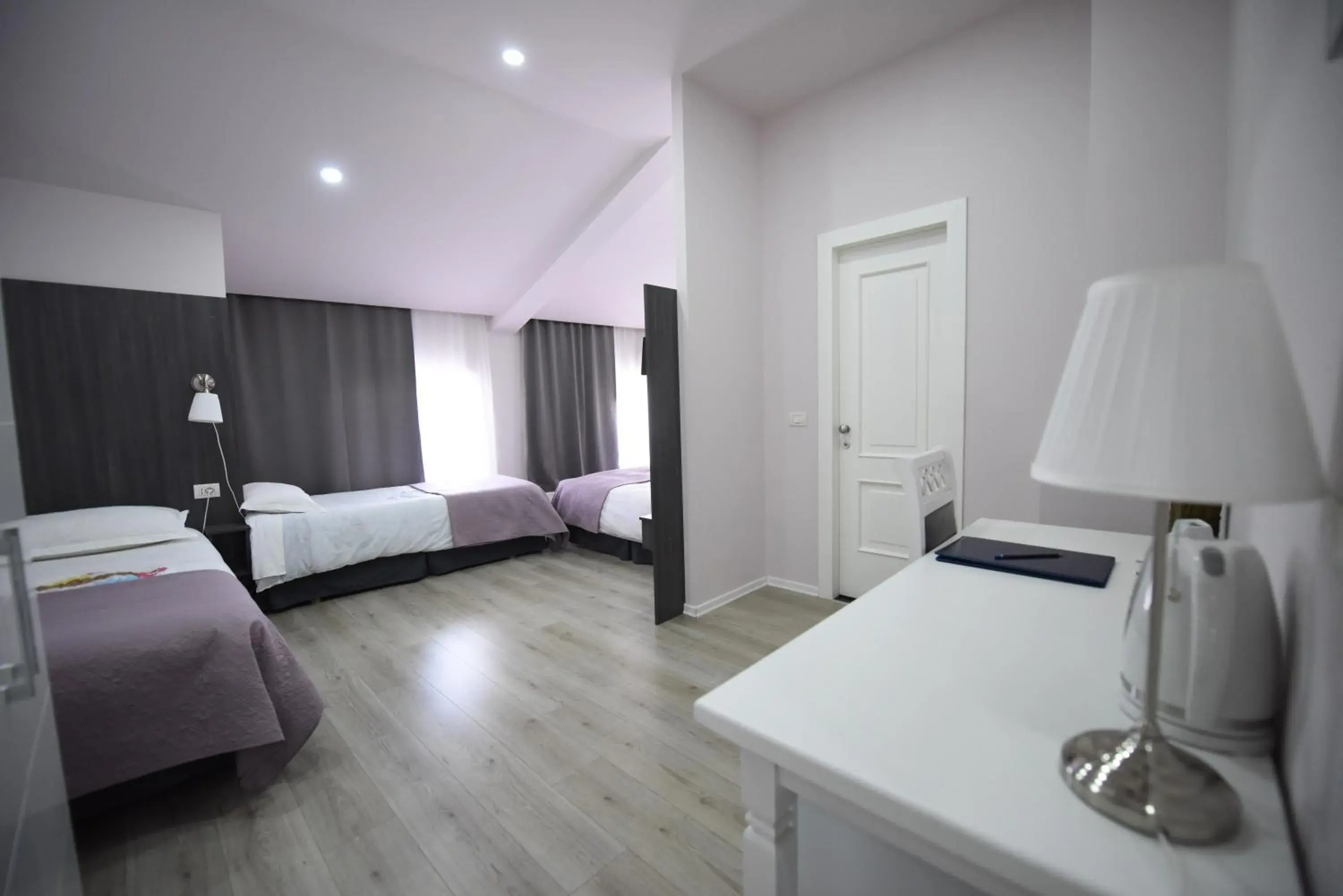 Bedroom, Bed in Rose Garden Hotel Bedroom, Bed in Rose Garden Hotel