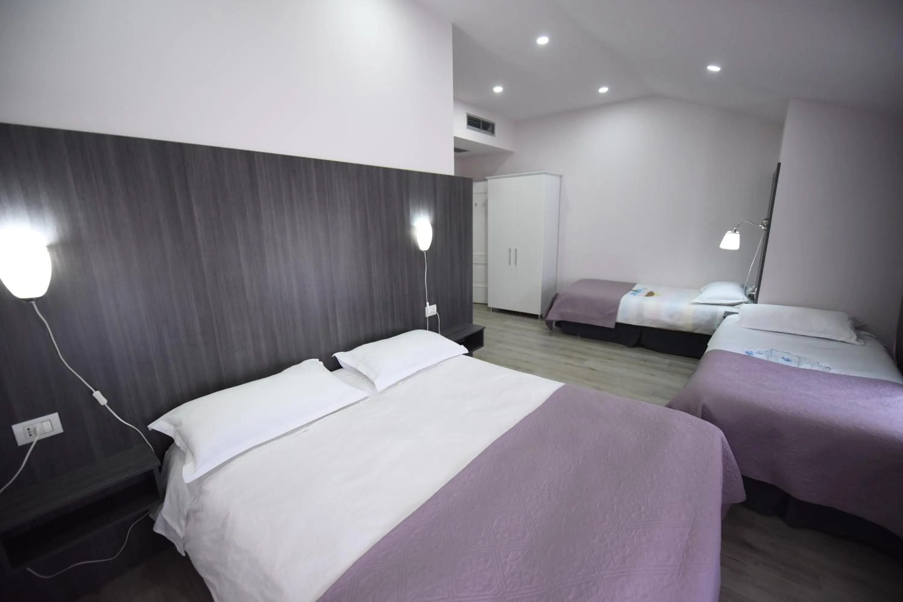 Bedroom, Bed in Rose Garden Hotel