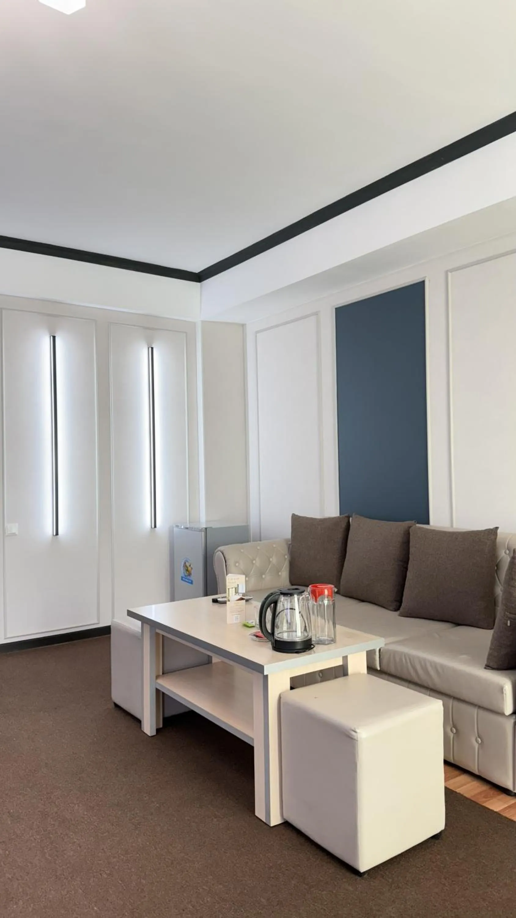 Seating area in Caravan Hotel