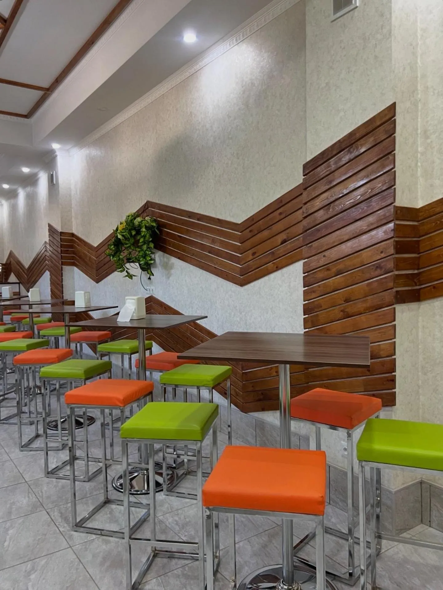 Restaurant/places to eat in Caravan Hotel