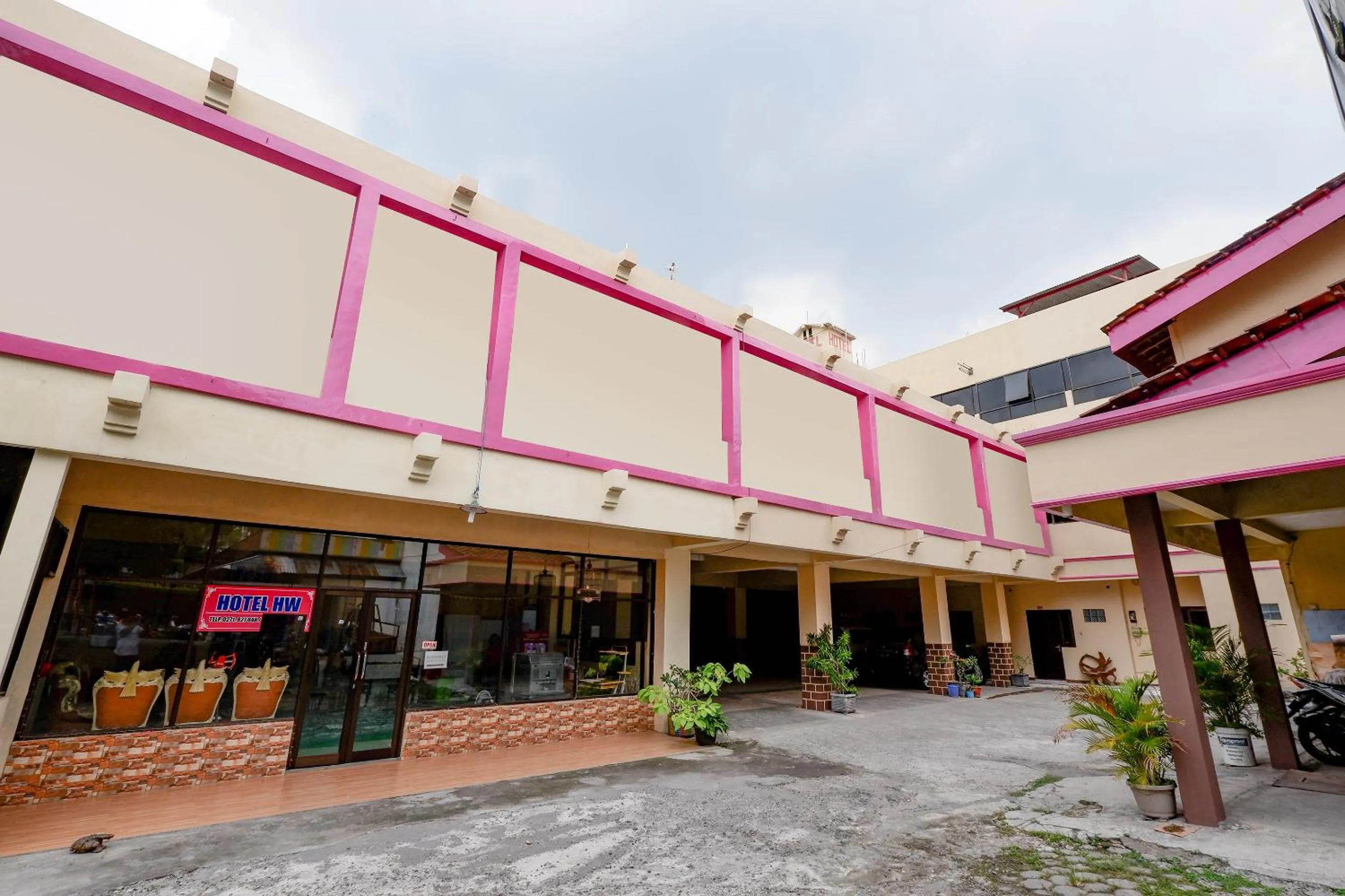 Facade/entrance in OYO 1706 Hotel H&w Solo