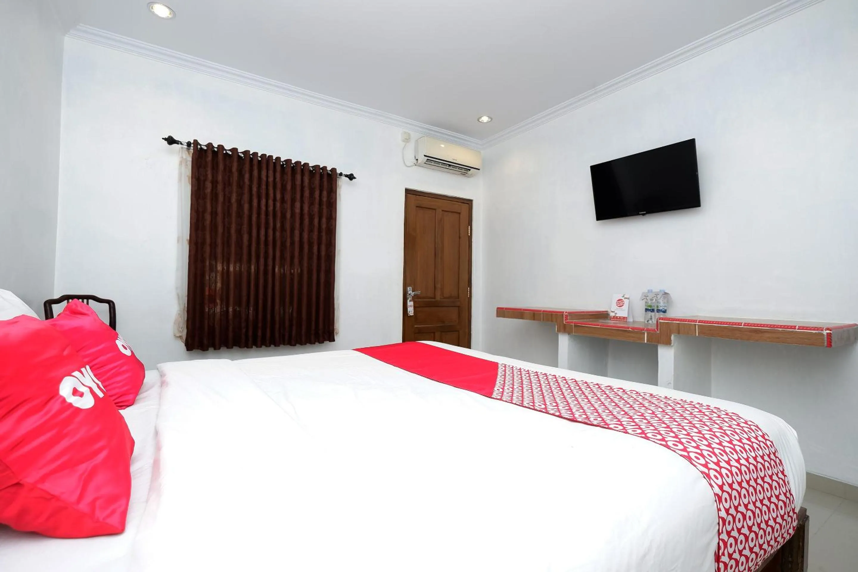 Bedroom, Bed in OYO 1706 Hotel H&w Solo