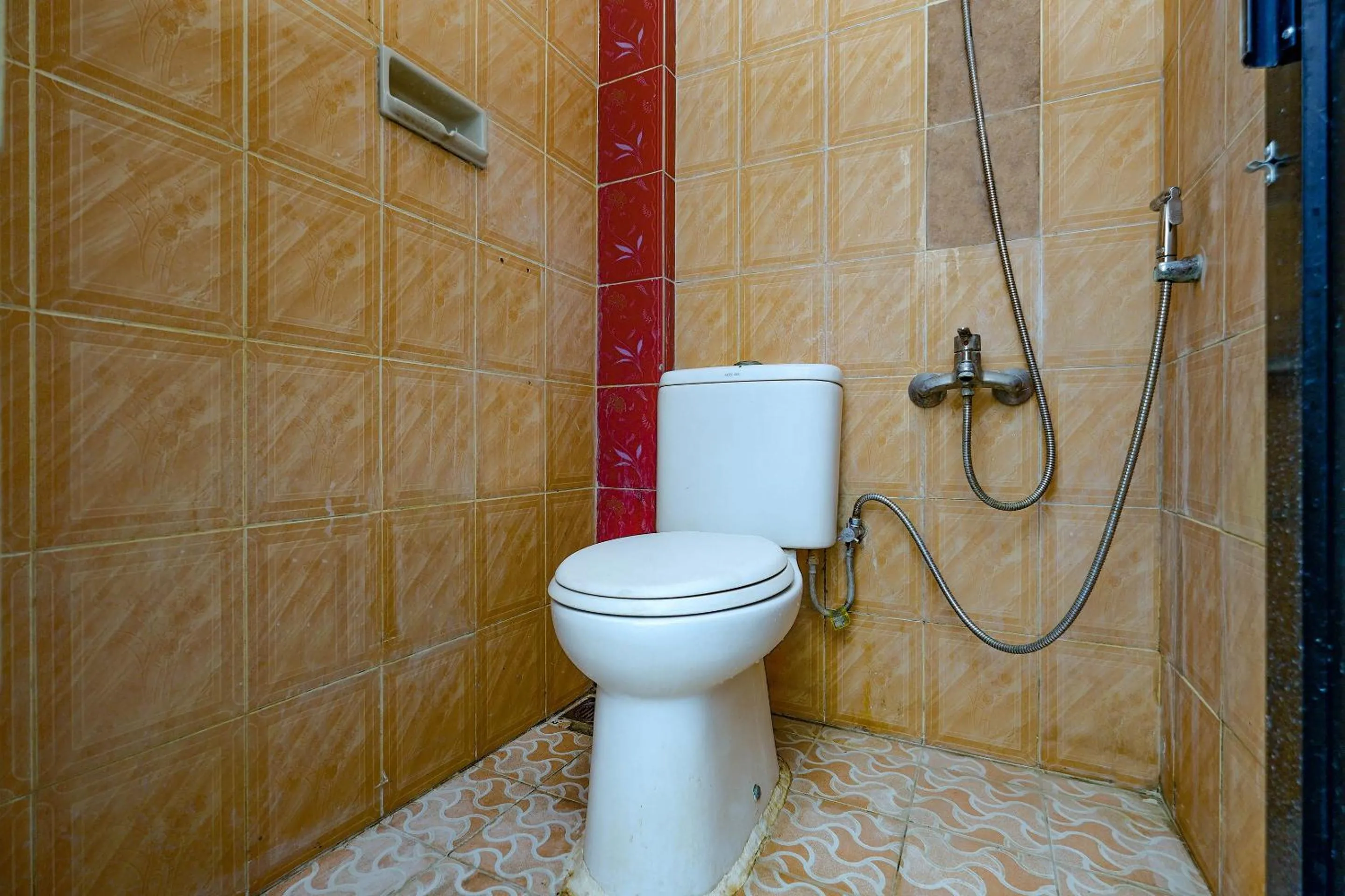 Bathroom in OYO 1706 Hotel H&w Solo