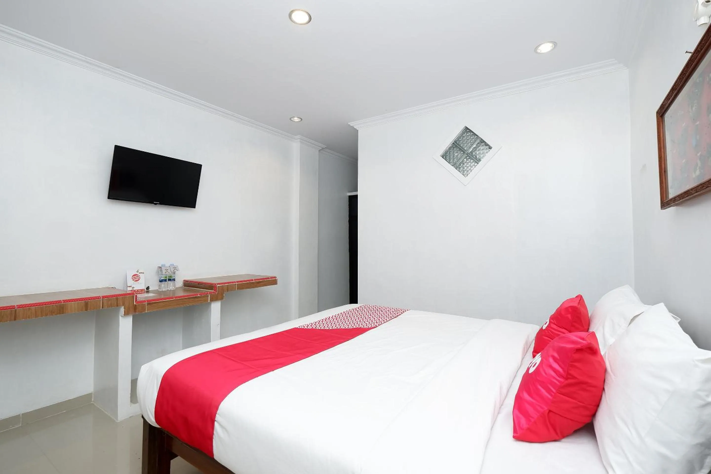 Bedroom, Bed in OYO 1706 Hotel H&w Solo