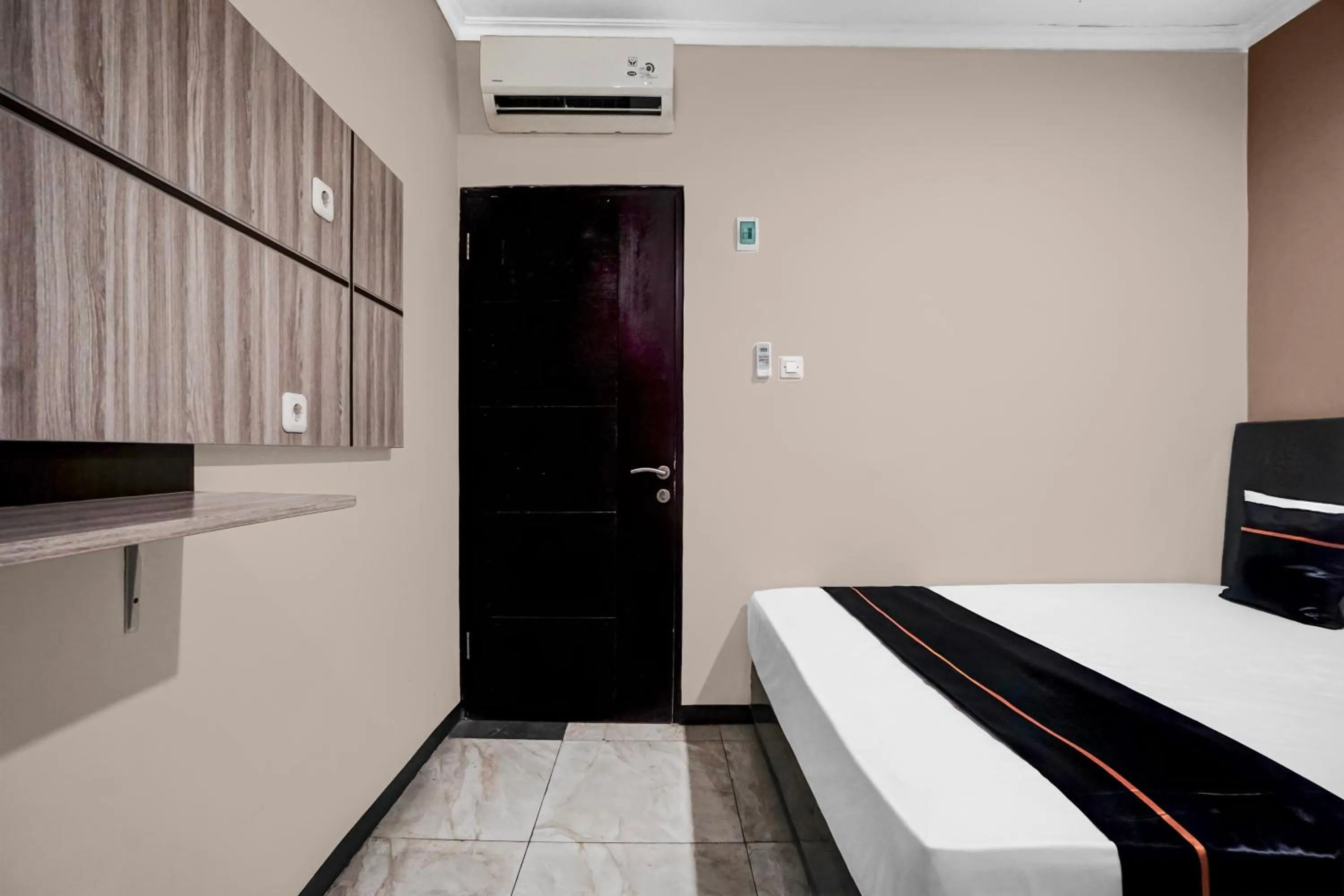 Bedroom, Bed in Hotel O near Ciputra World Surabaya formerly Darmo Residence