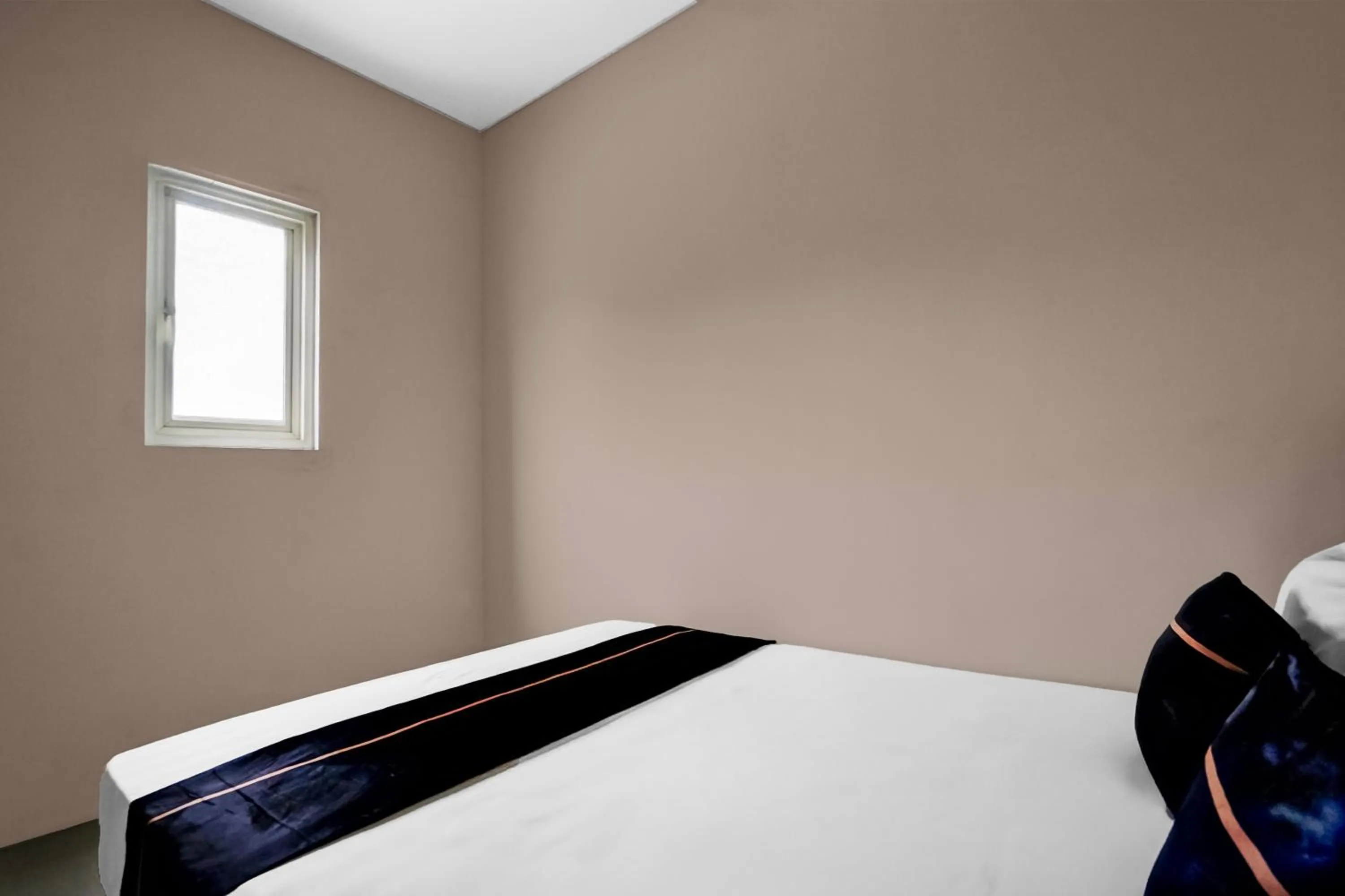 Bedroom, Bed in Hotel O near Ciputra World Surabaya formerly Darmo Residence