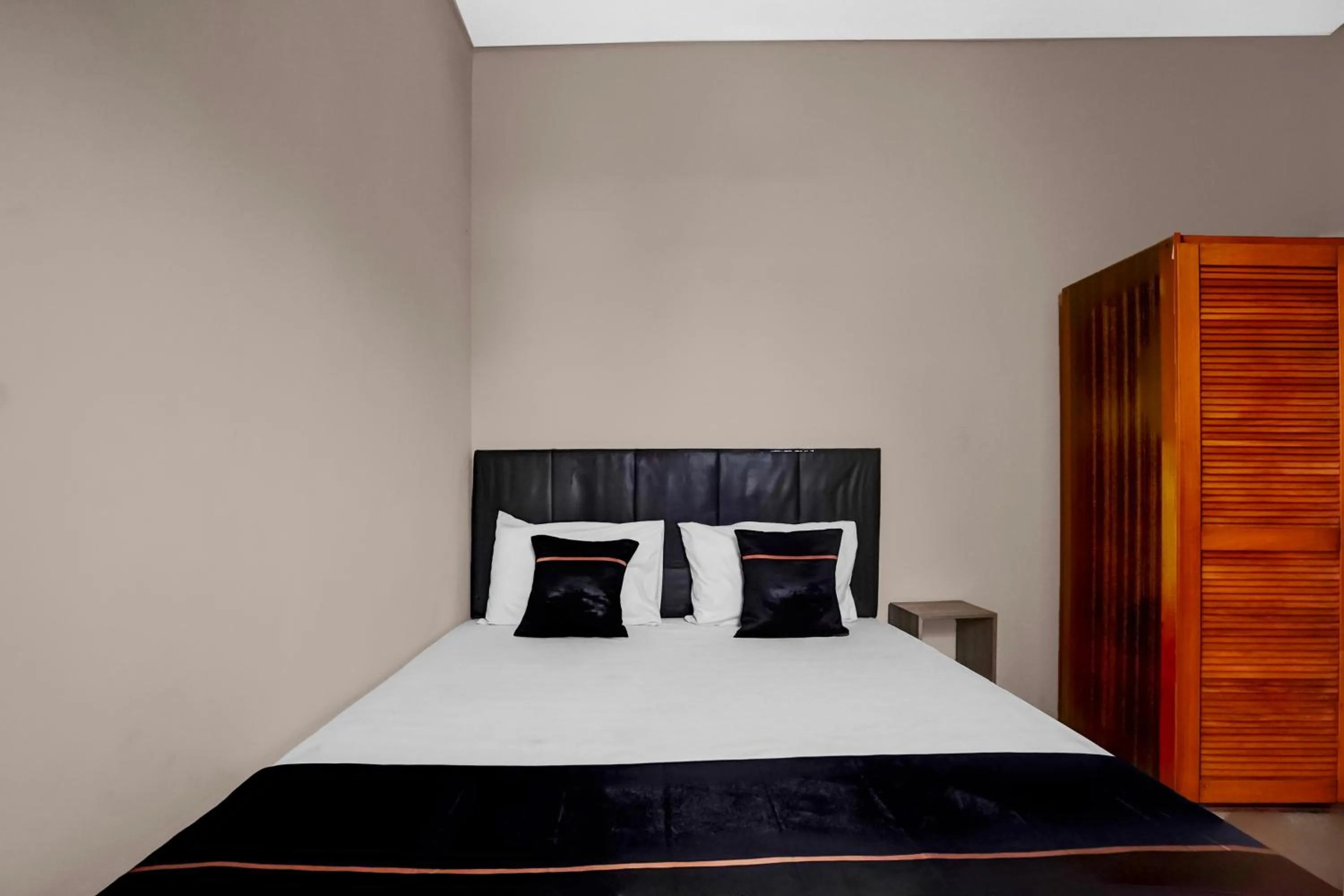 Bedroom, Bed in Hotel O near Ciputra World Surabaya formerly Darmo Residence