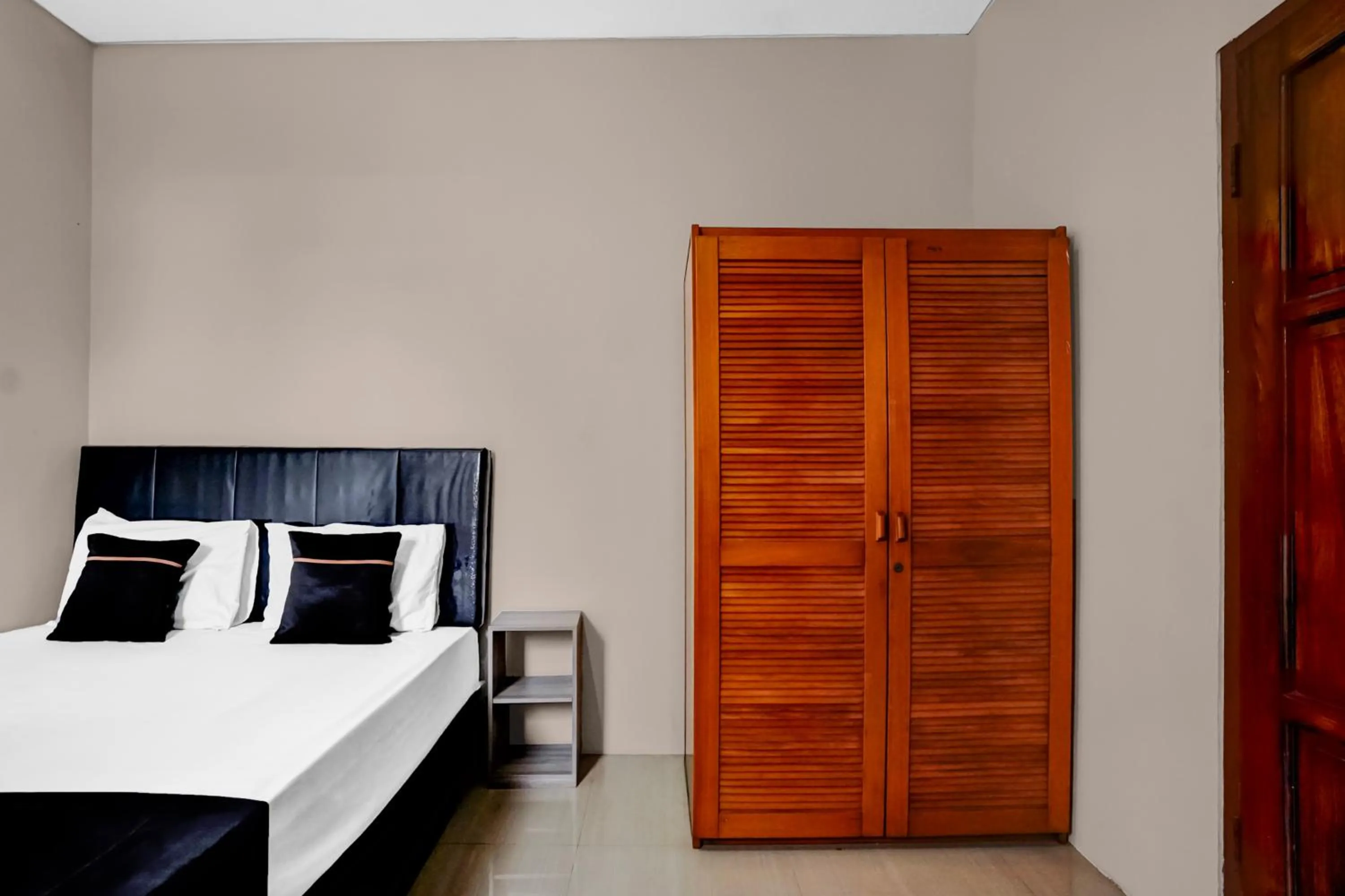 Bedroom, Bed in Hotel O near Ciputra World Surabaya formerly Darmo Residence