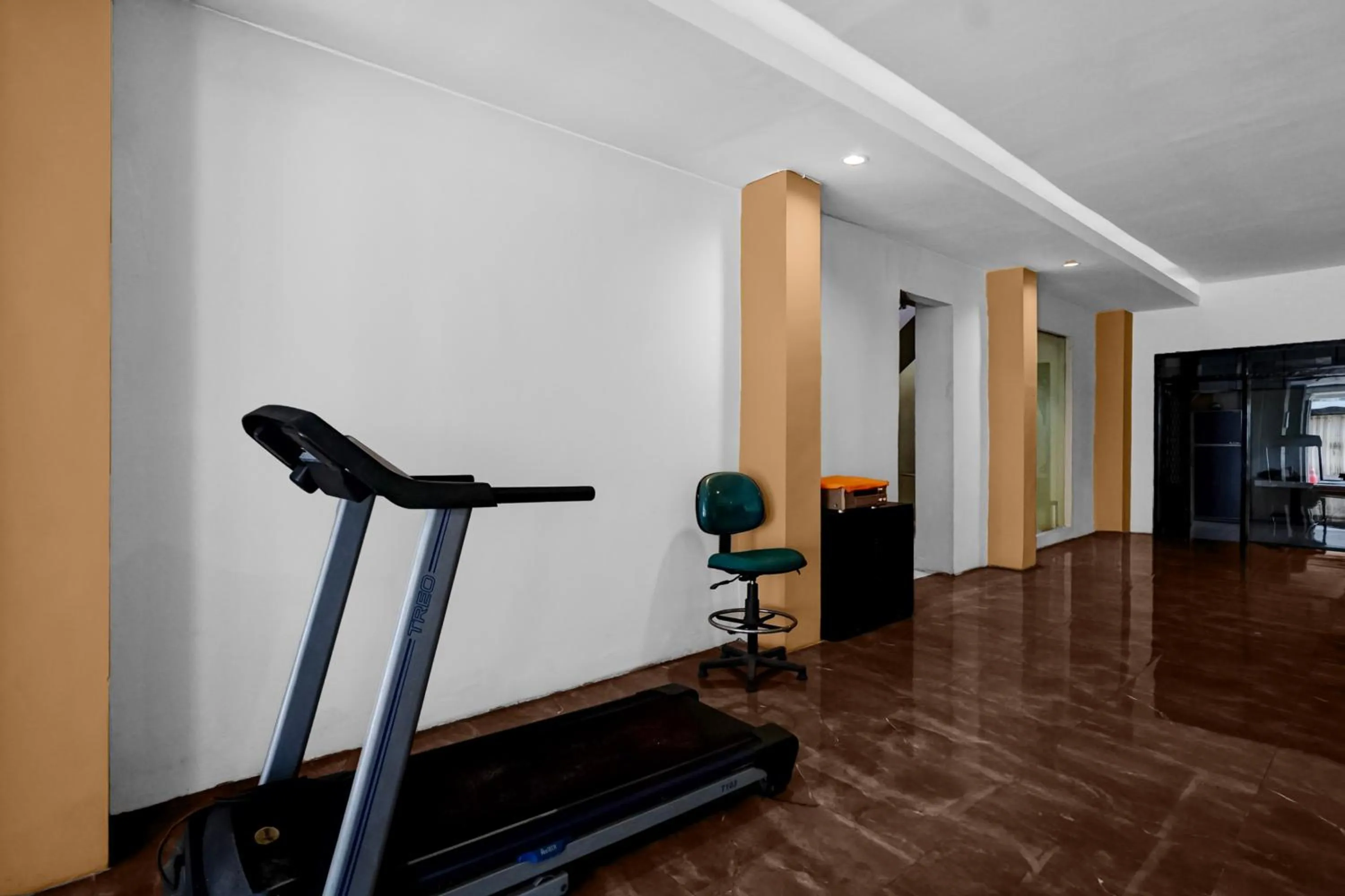 Fitness centre/facilities in Hotel O near Ciputra World Surabaya formerly Darmo Residence