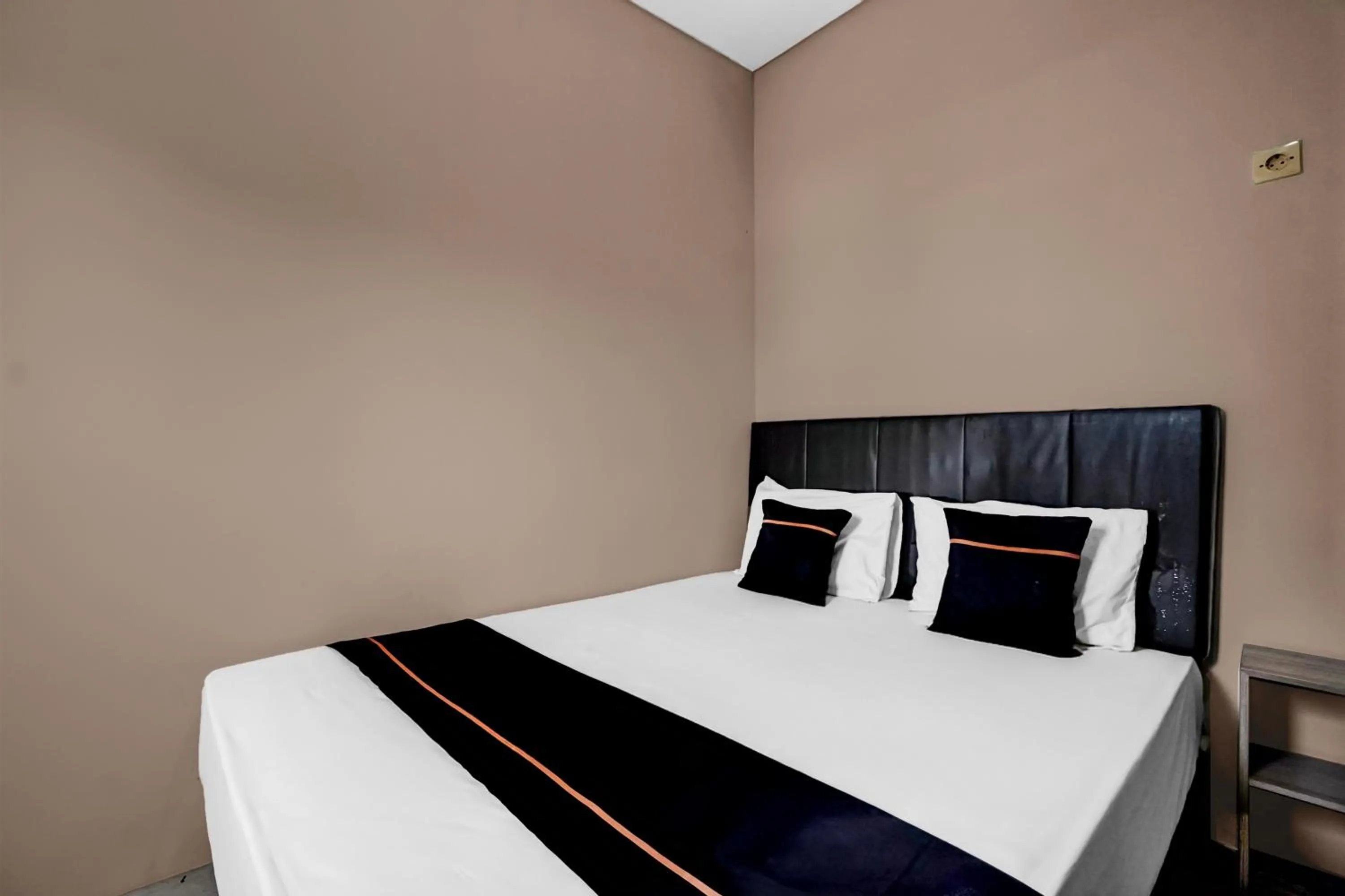 Bedroom, Bed in Hotel O near Ciputra World Surabaya formerly Darmo Residence