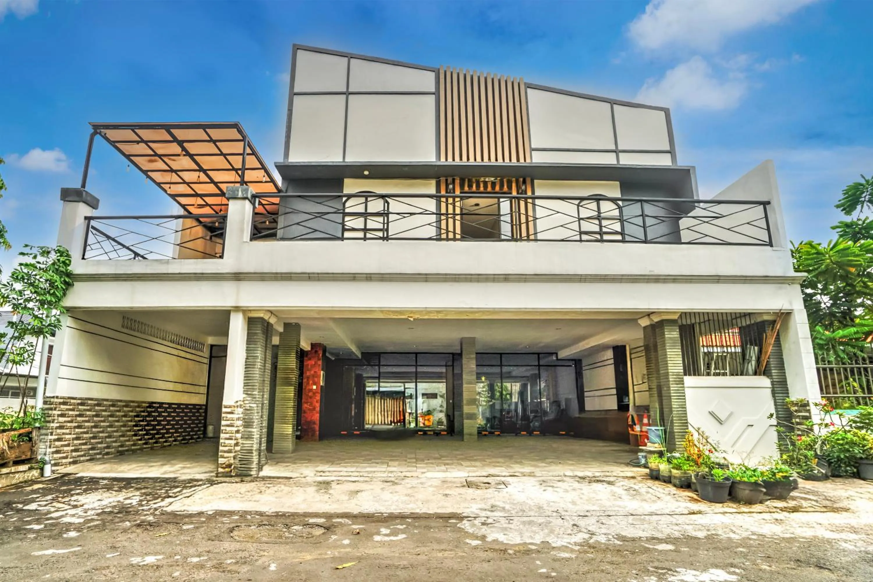 Property building in Hotel O near Ciputra World Surabaya formerly Darmo Residence