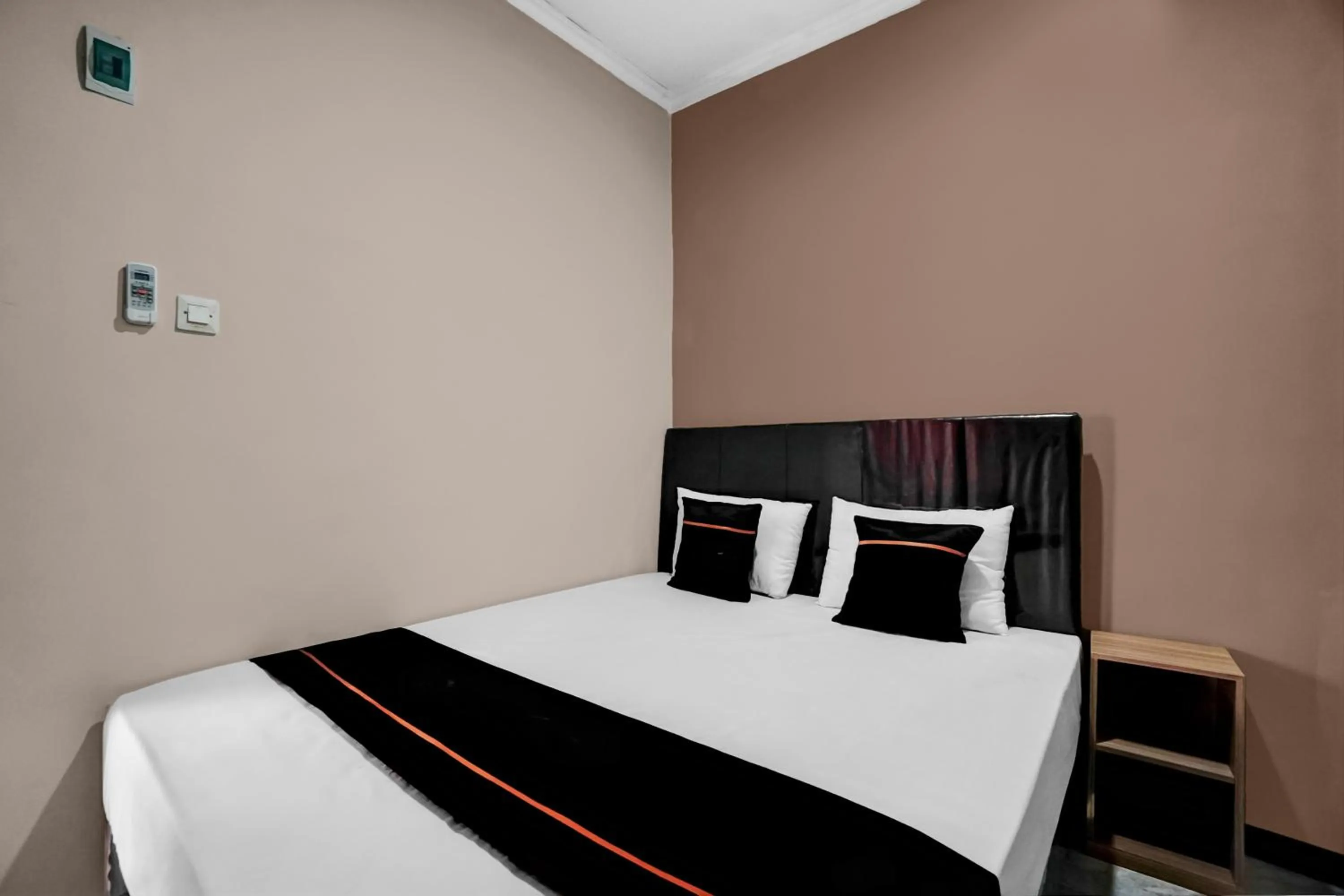 Bedroom, Bed in Hotel O near Ciputra World Surabaya formerly Darmo Residence