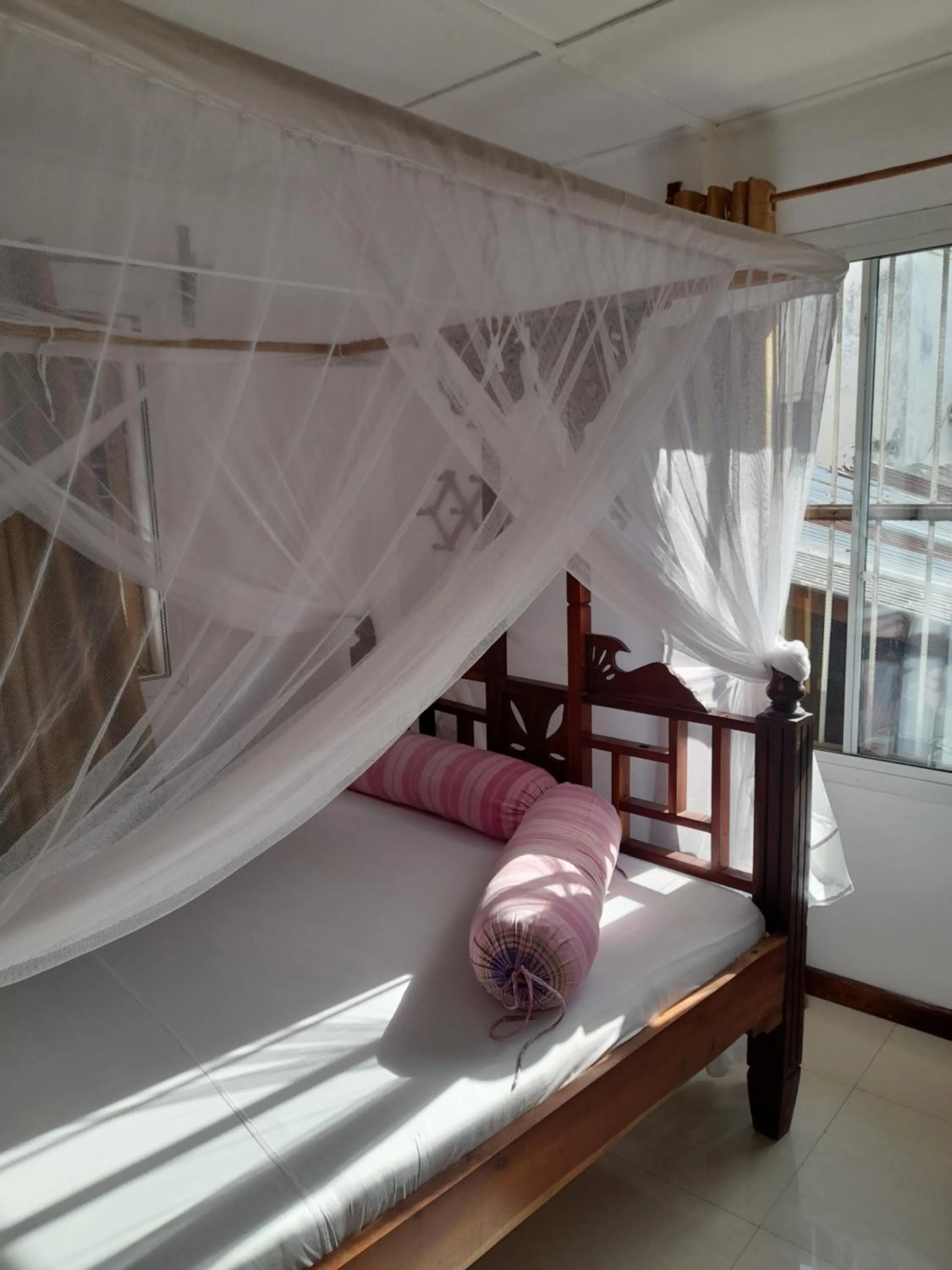 Photo of the whole room in Riverman Hotel