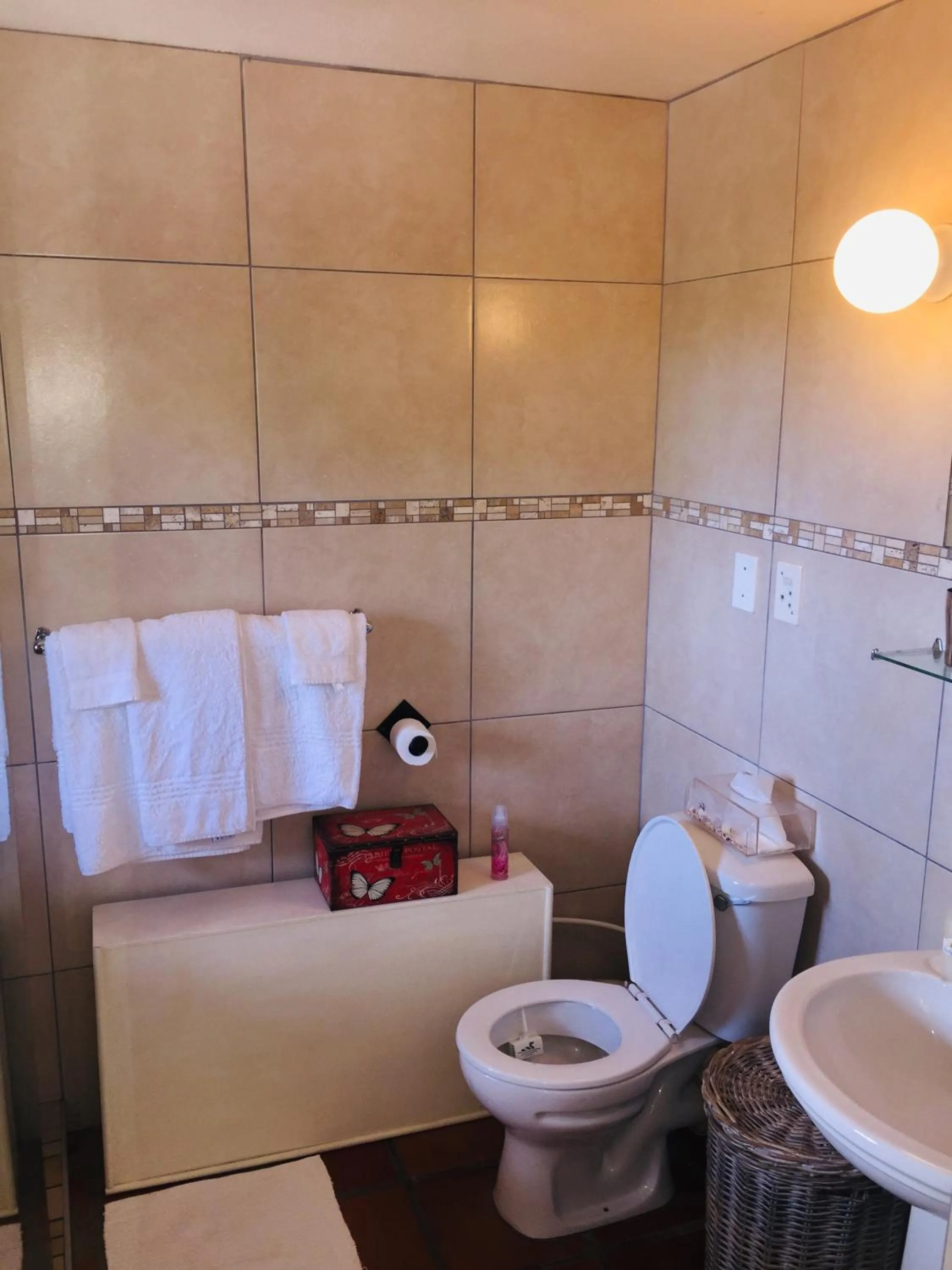 Bathroom in Wild Rose Country Lodge