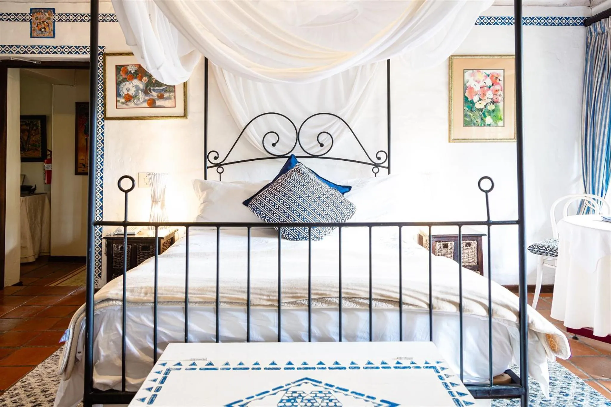 Bed in Wild Rose Country Lodge