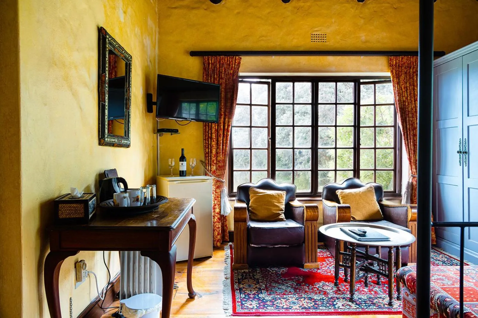 Bed in Wild Rose Country Lodge