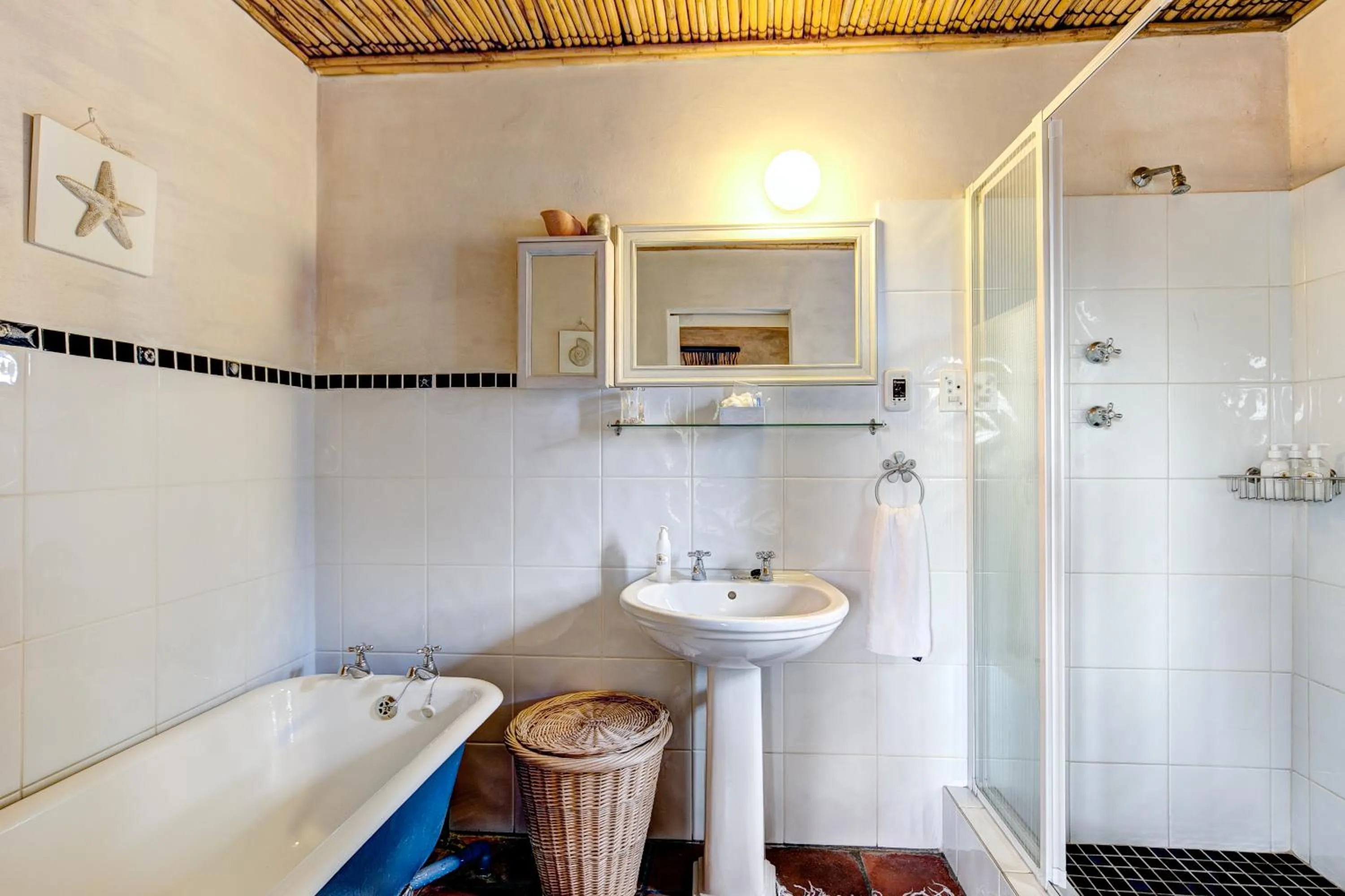 Shower in Wild Rose Country Lodge