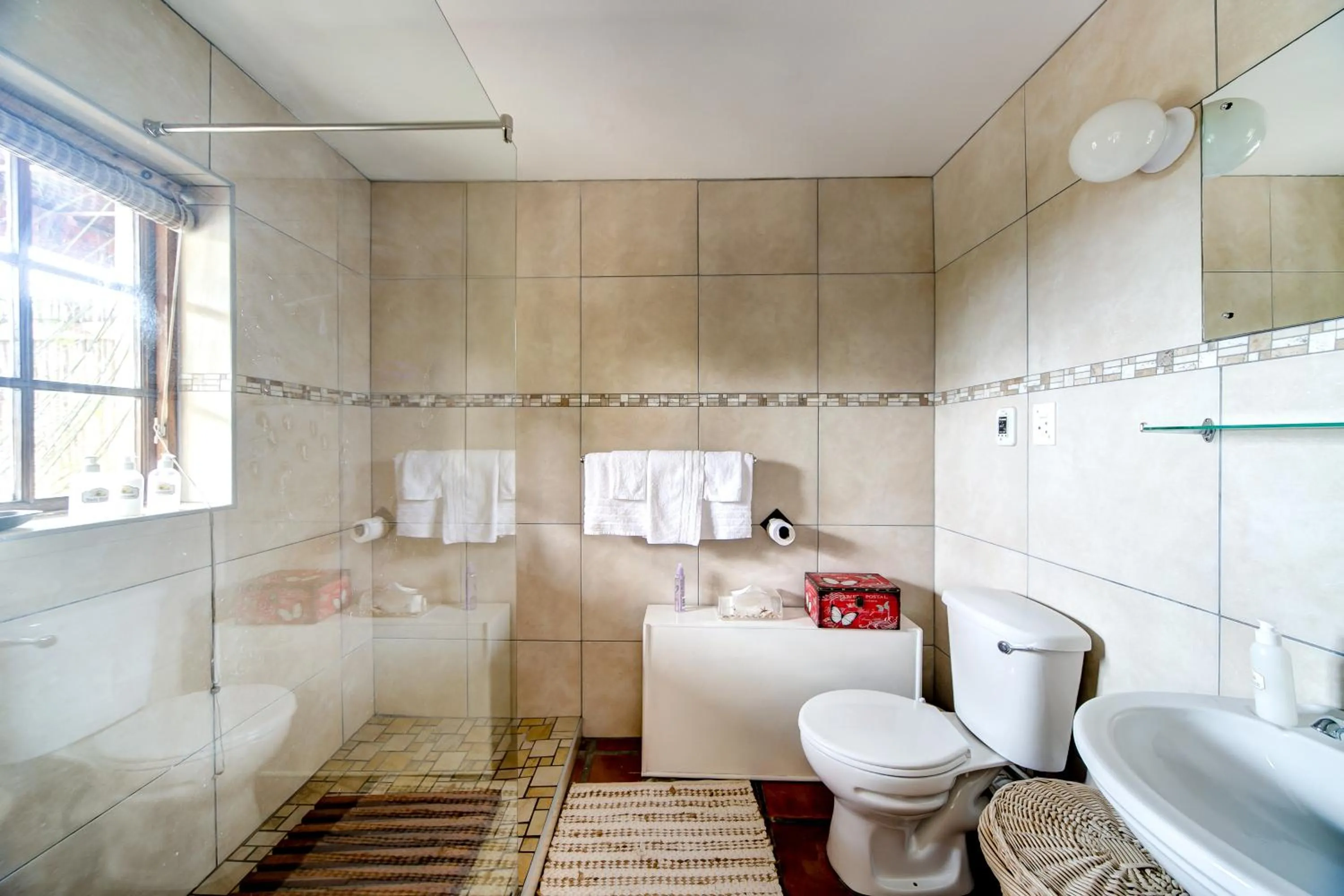 Bathroom in Wild Rose Country Lodge