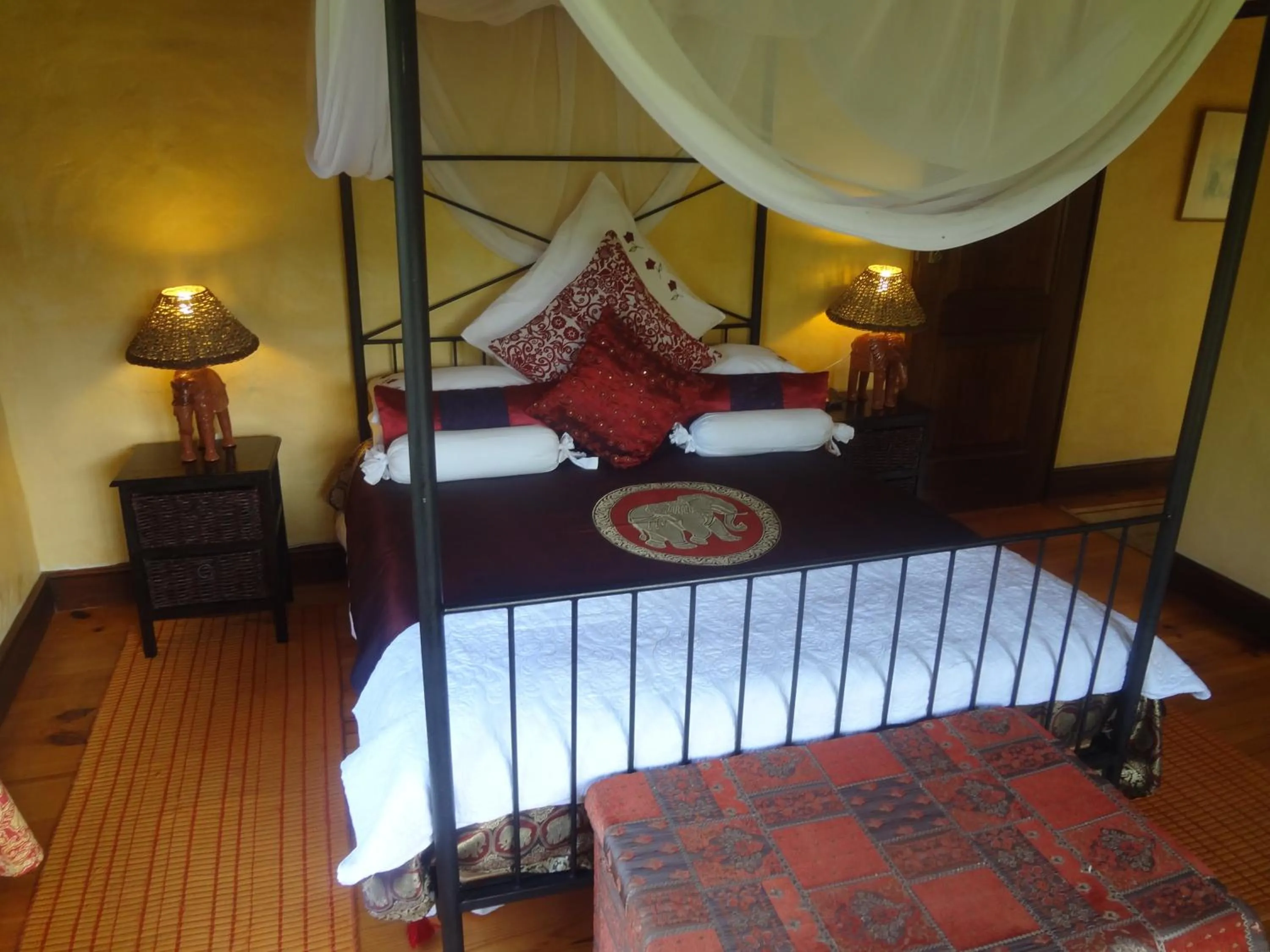 Bed in Wild Rose Country Lodge