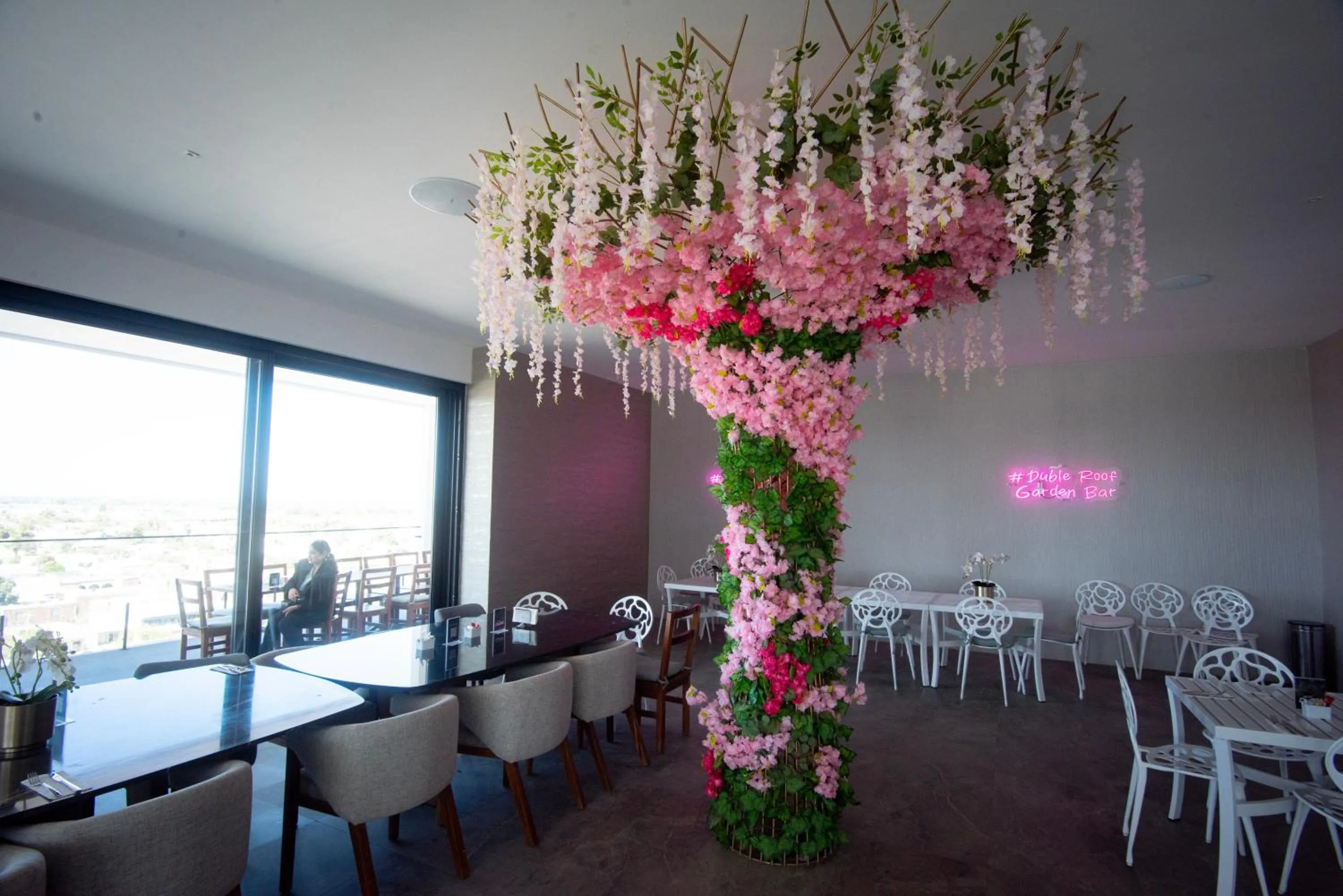 Restaurant/places to eat in Hotel Dublé