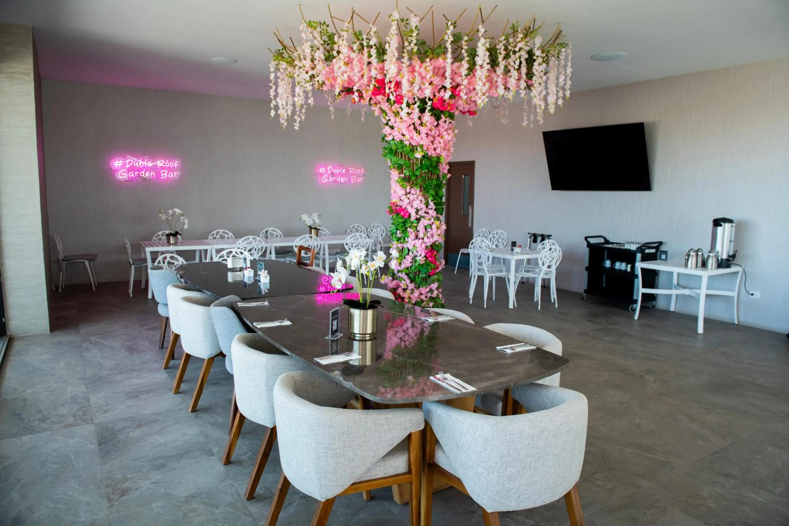 Restaurant/places to eat in Hotel Dublé