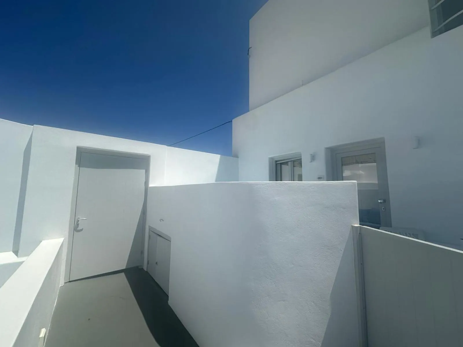 Day in White Concept Caves