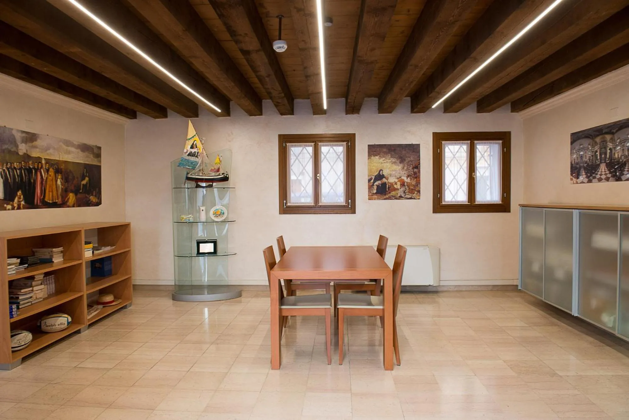 Library in Domus Clugiae