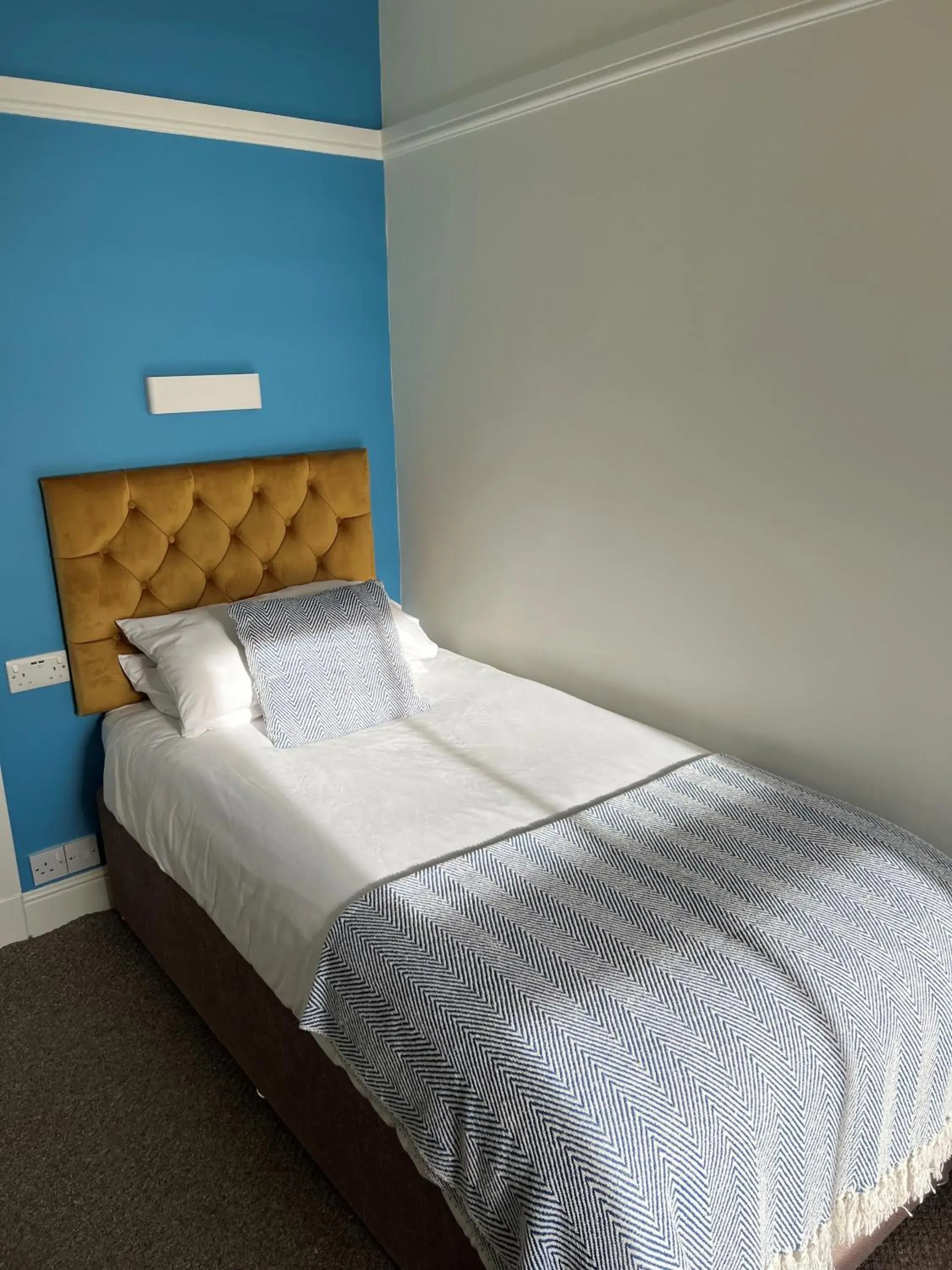 Single Room with Private Bathroom - single occupancy in The Corrie Hotel Single Room with Private Bathroom - single occupancy in The Corrie Hotel