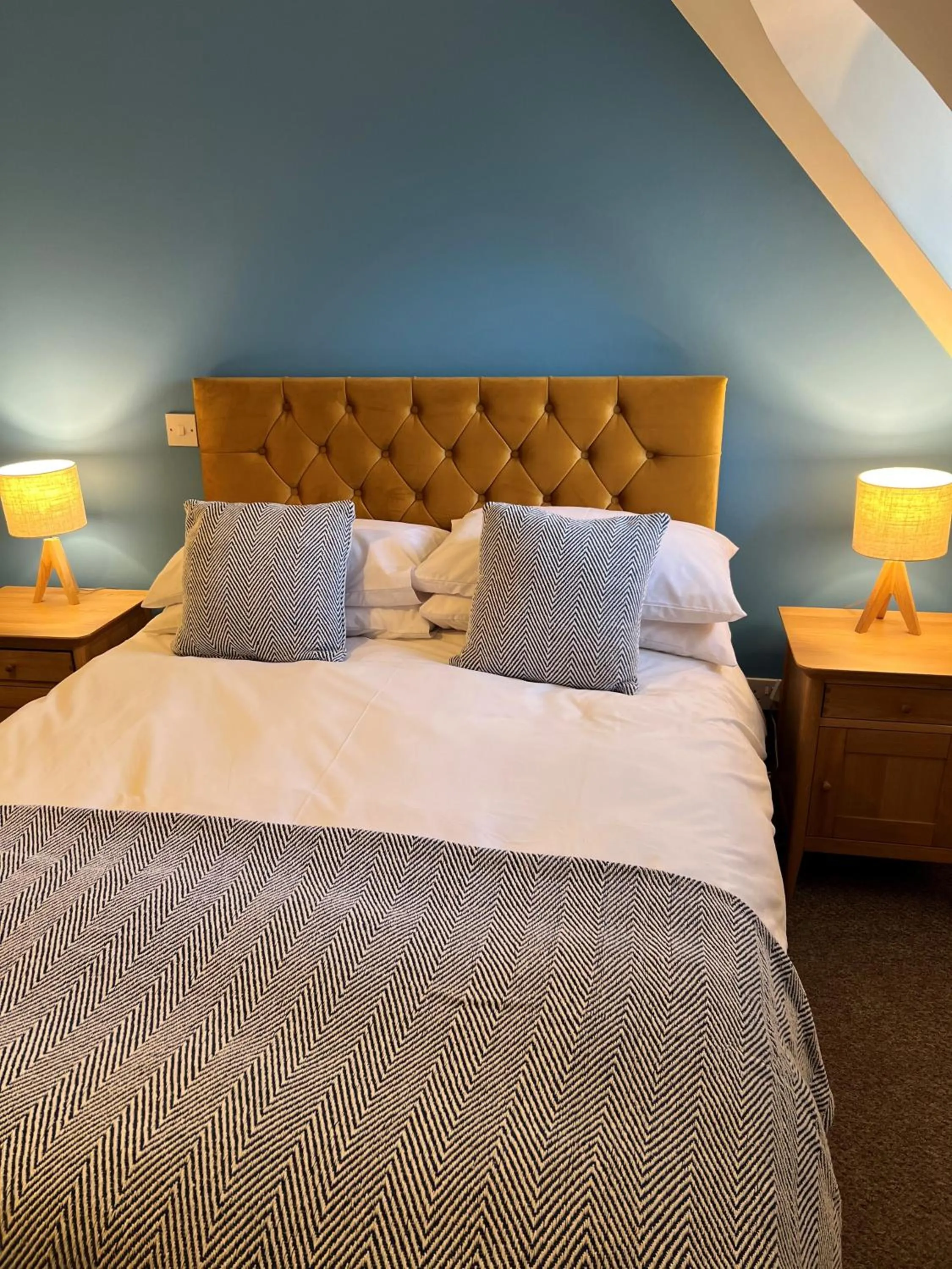 Bedroom, Bed in The Corrie Hotel