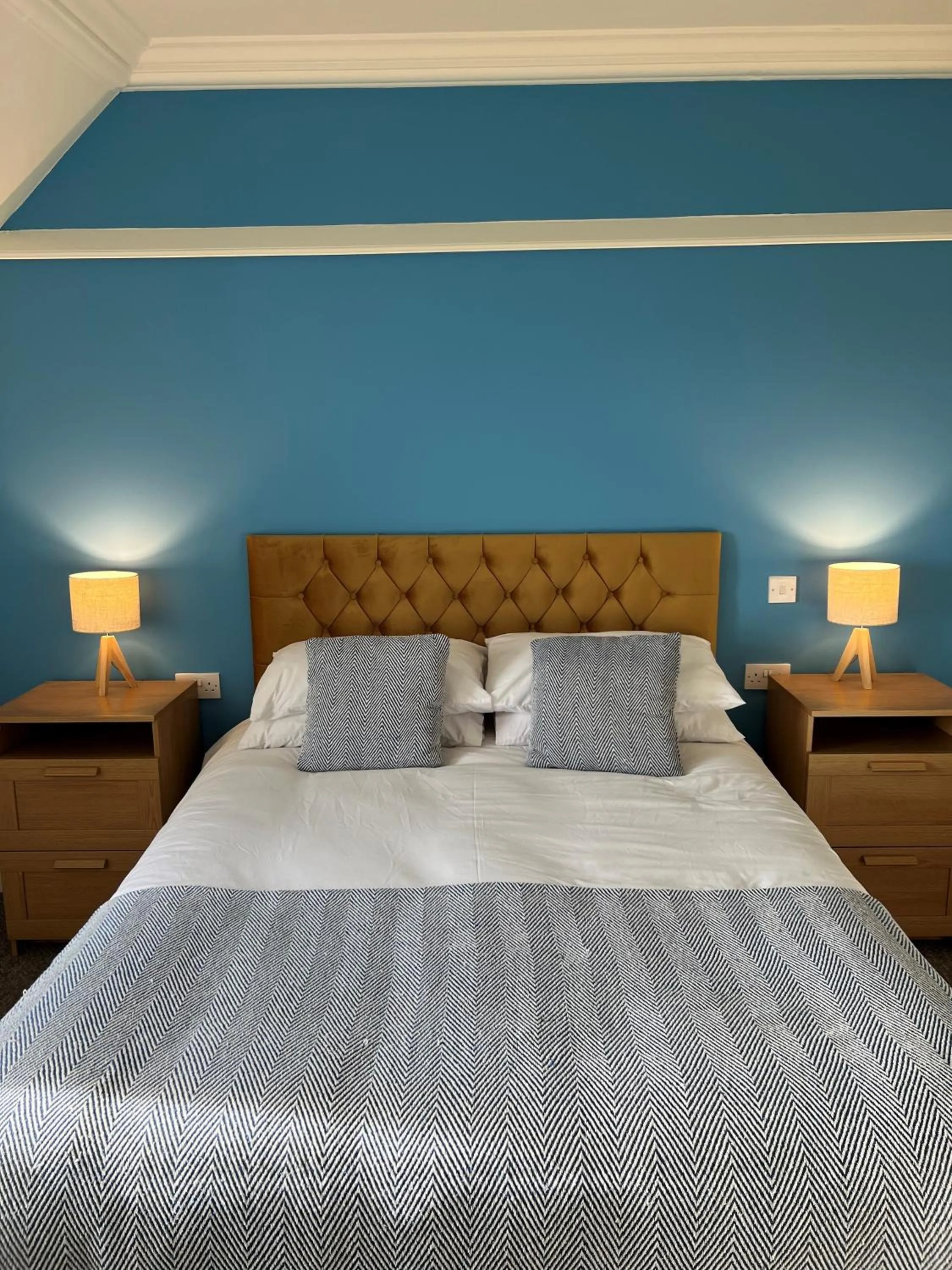 Bedroom, Bed in The Corrie Hotel