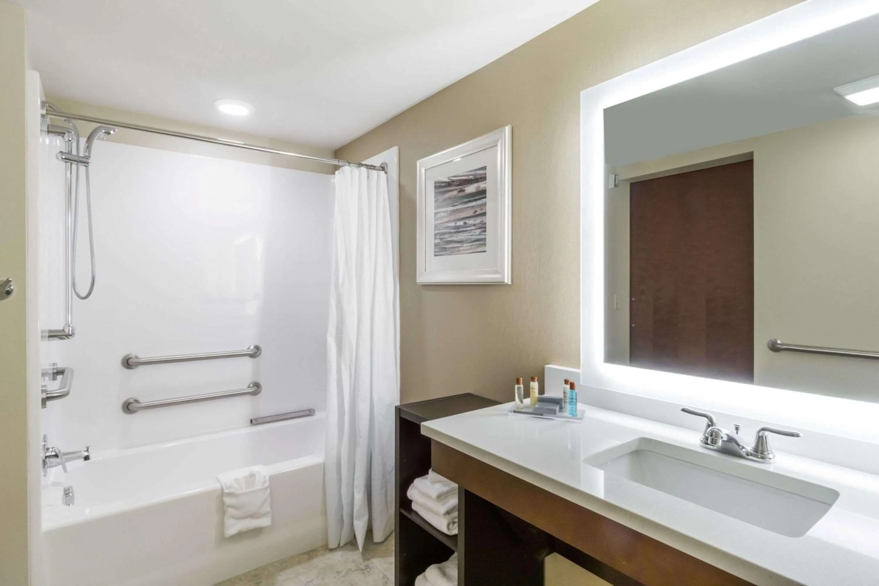Bathroom in Hawthorn Suites by Wyndham Wheeling at The Highlands
