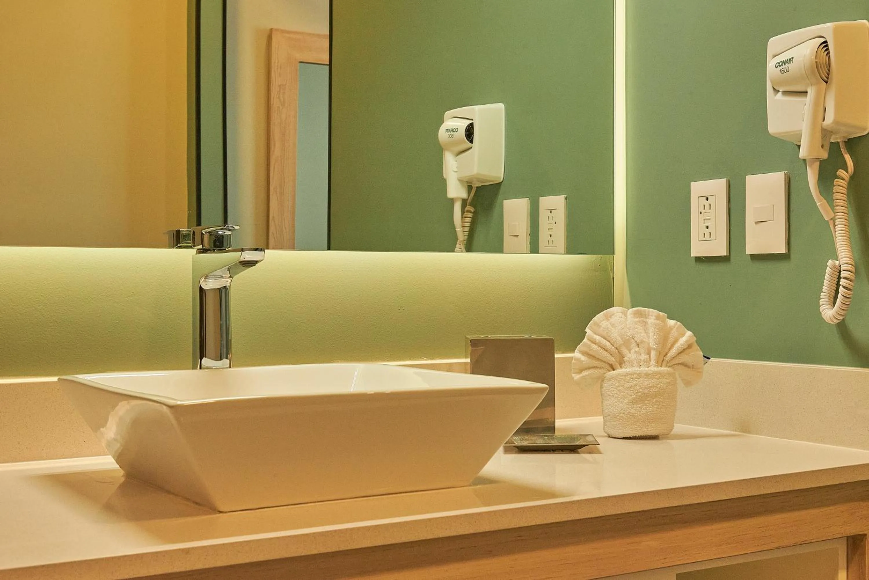 King Room - Non-Smoking in Wyndham Garden Saltillo