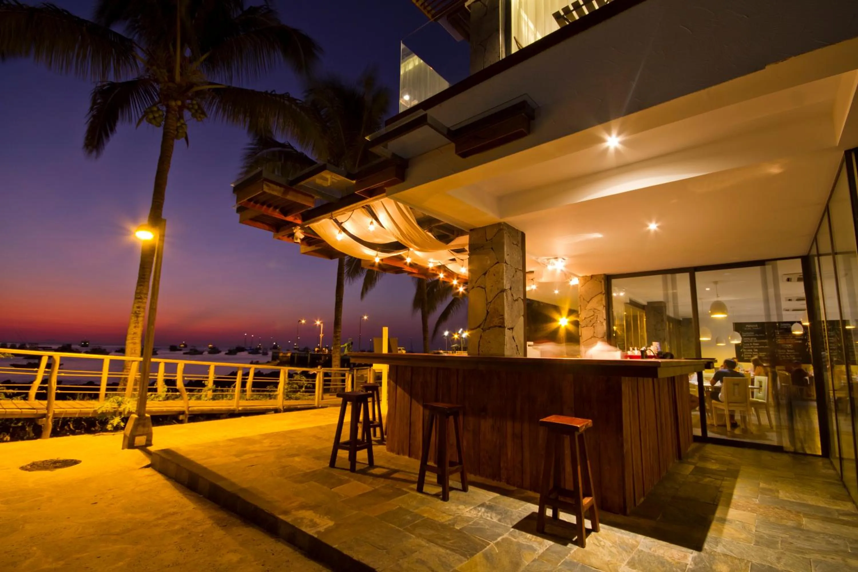 Restaurant/places to eat in Golden Bay Galapagos