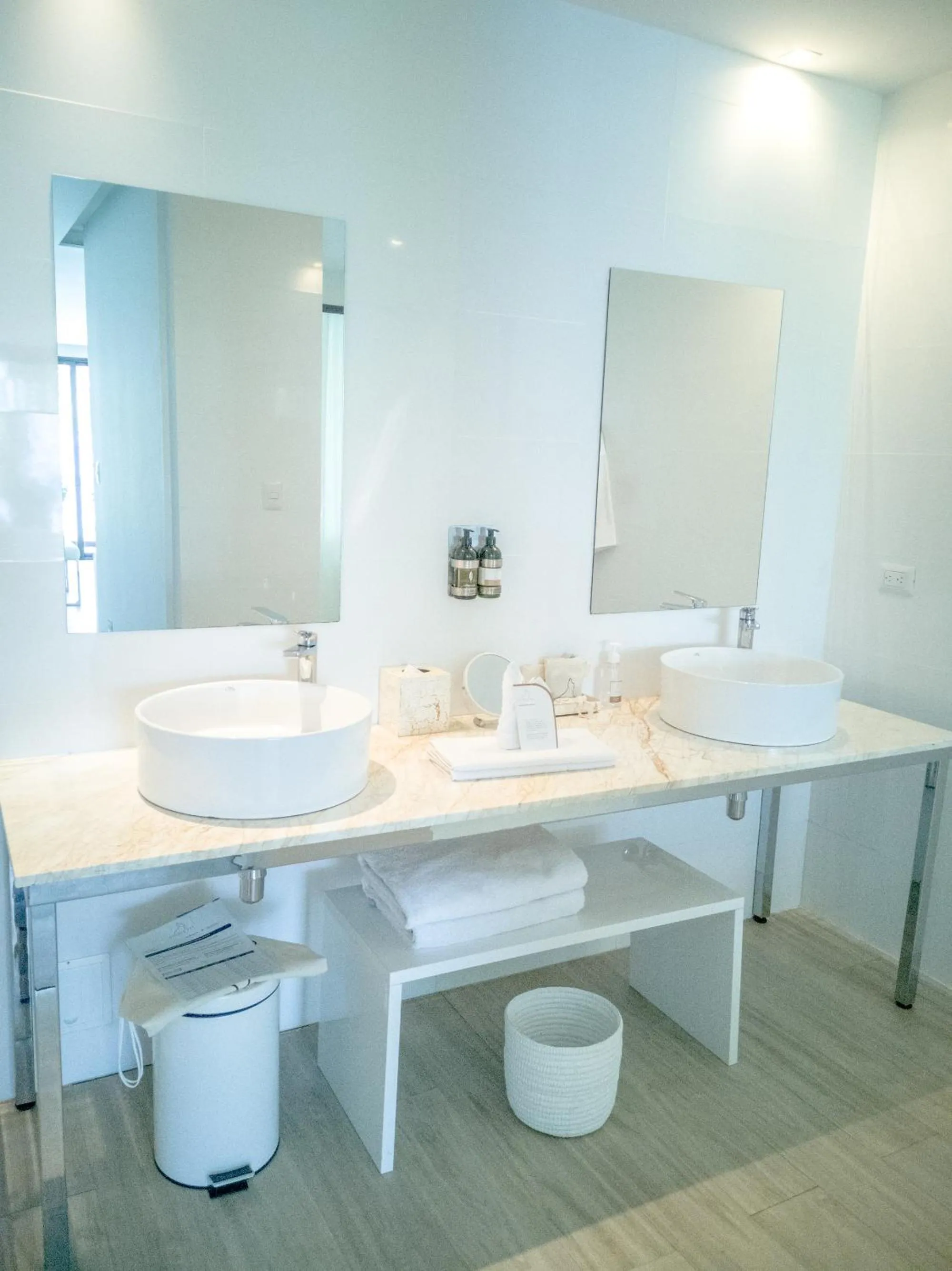 Bathroom in Golden Bay Galapagos