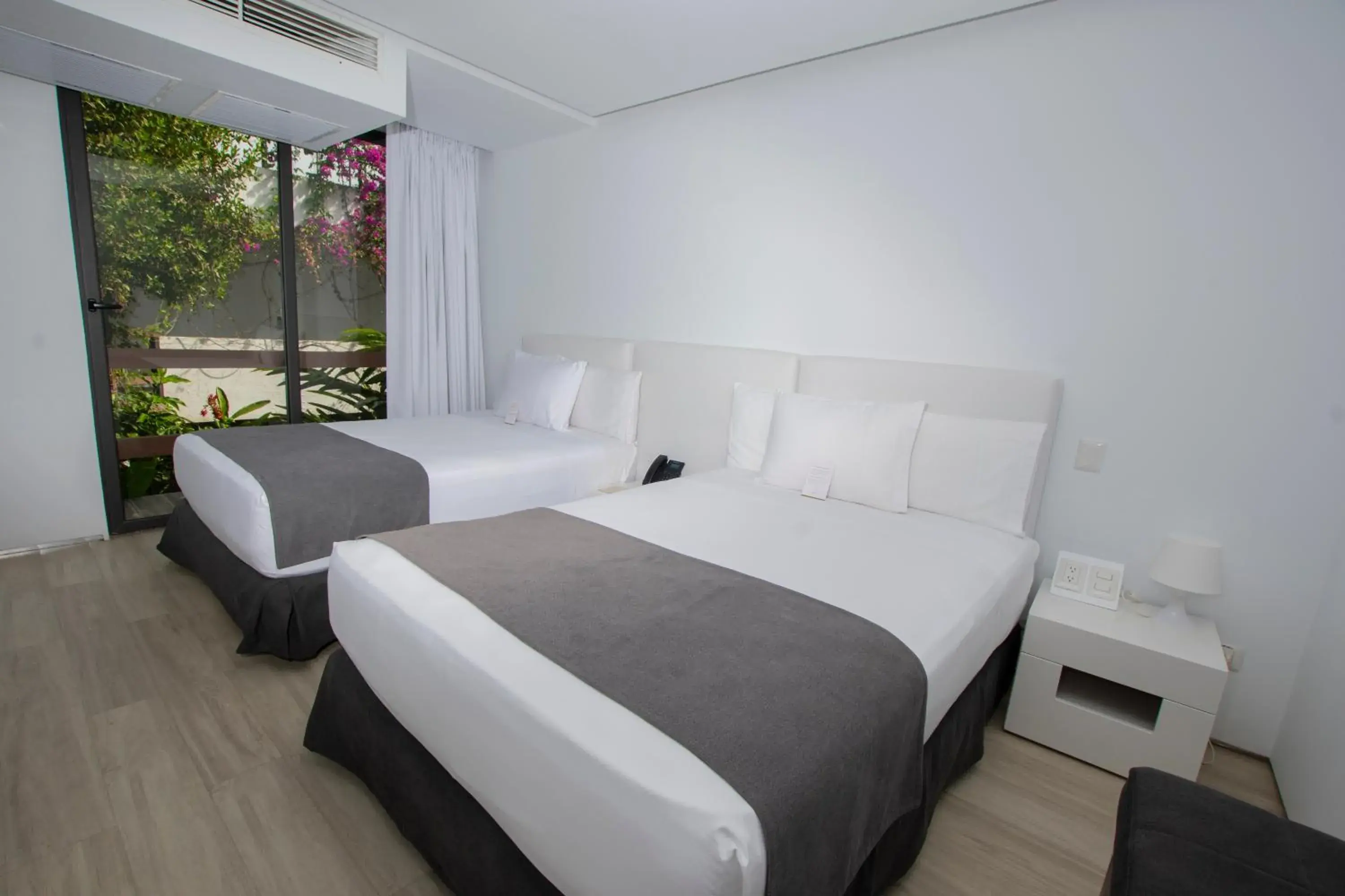 Standard Twin Room with Garden View in Golden Bay Galapagos Standard Twin Room with Garden View in Golden Bay Galapagos