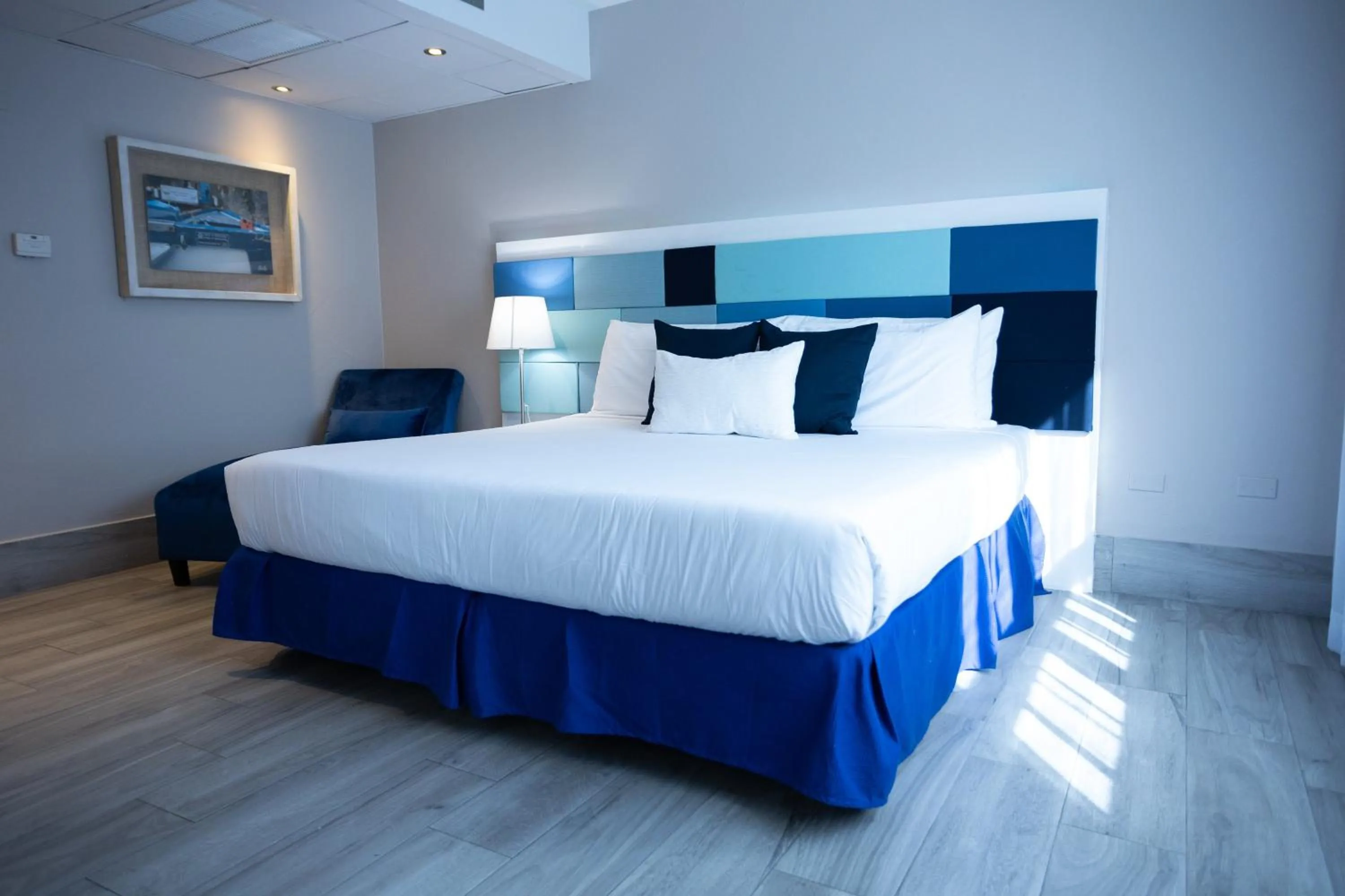 Photo of the whole room, Bed in The Wave Hotel Condado