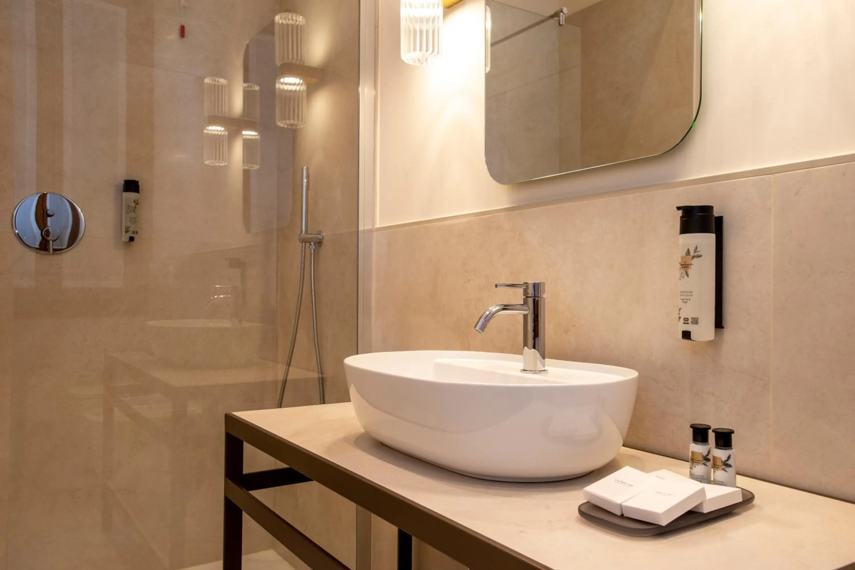 Junior Suite with Canal View in Hotel de l'Alboro