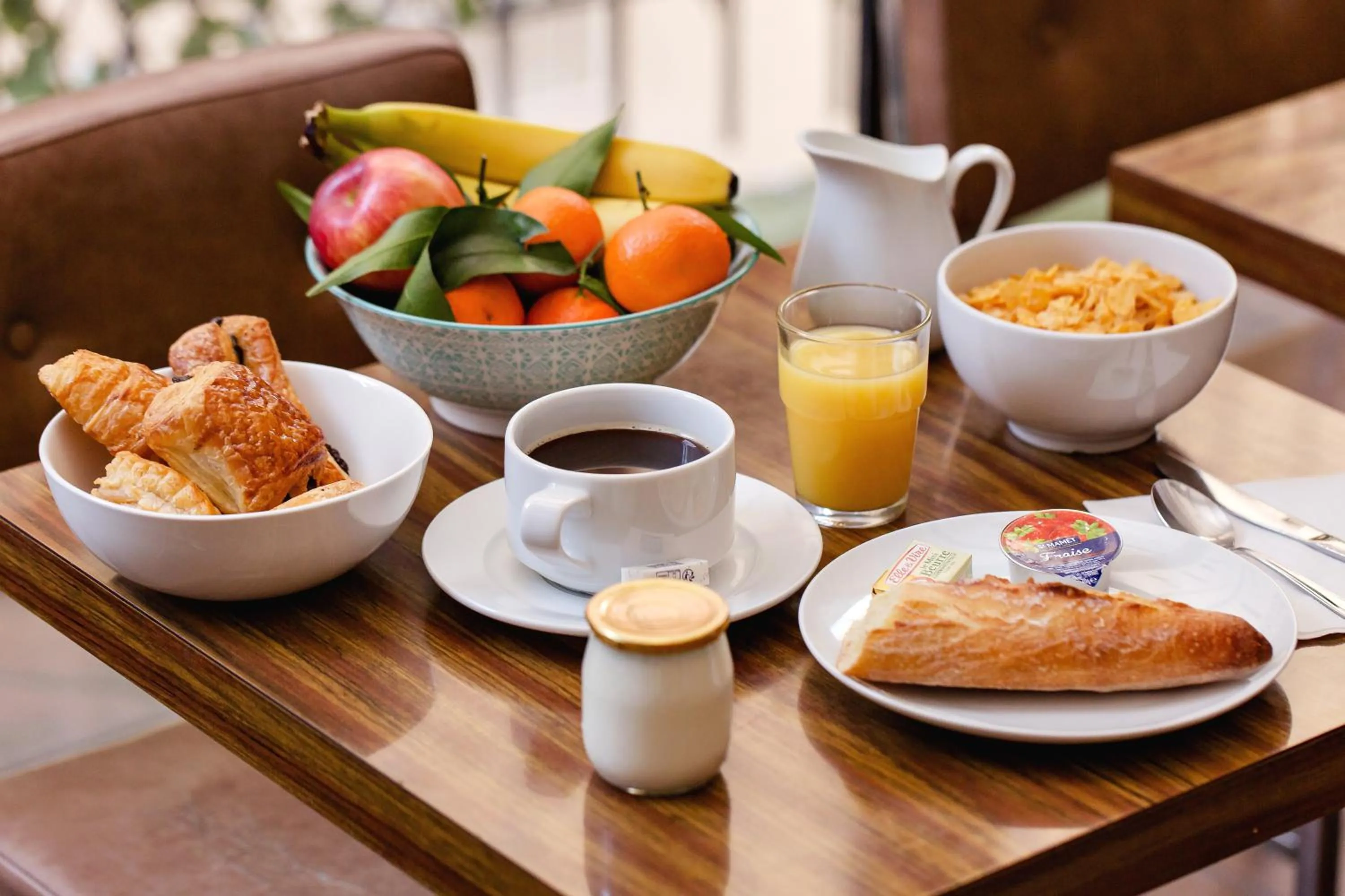 Breakfast in Hôtel de la Comète