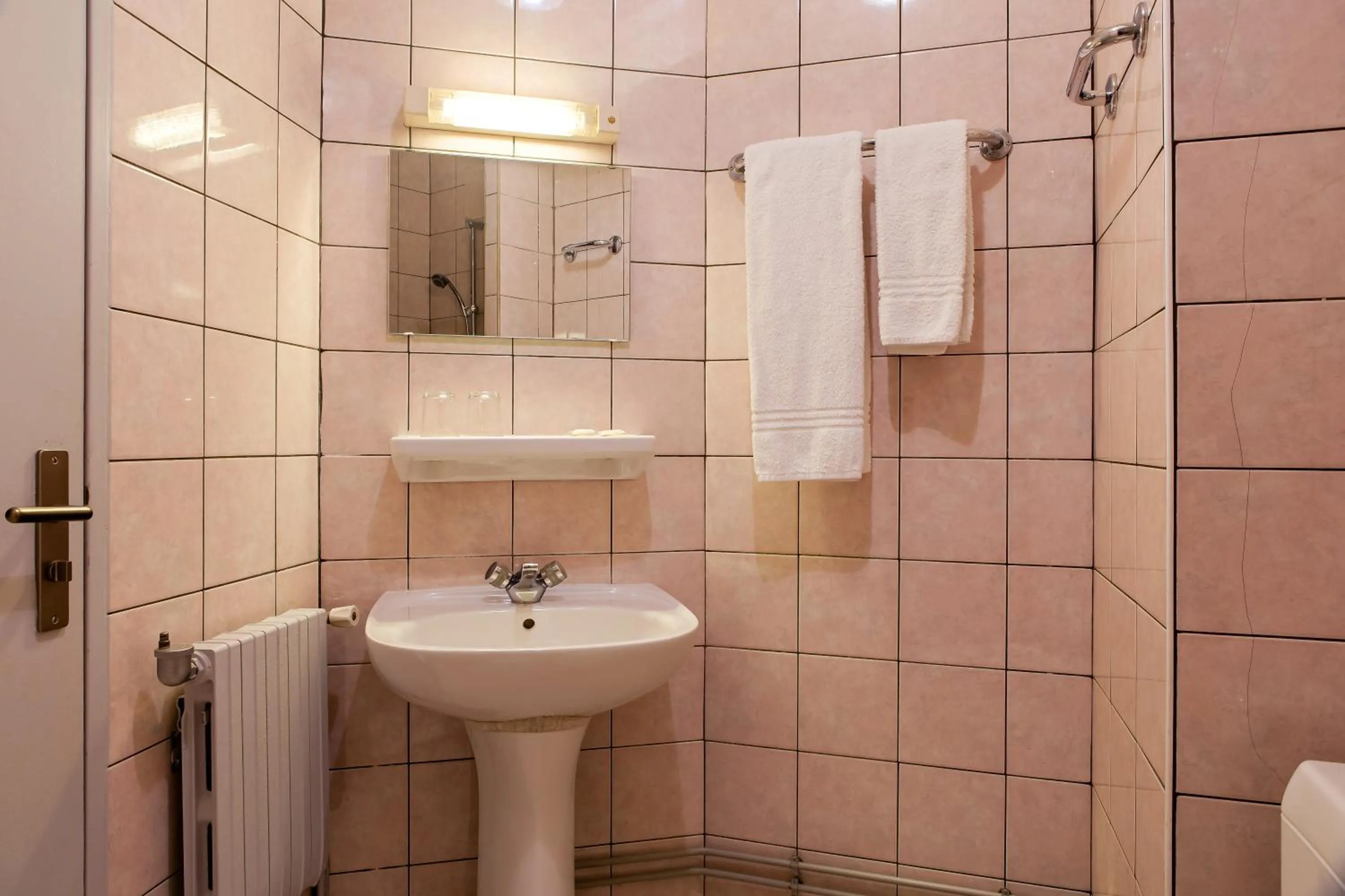 Bathroom in Hôtel de la Comète