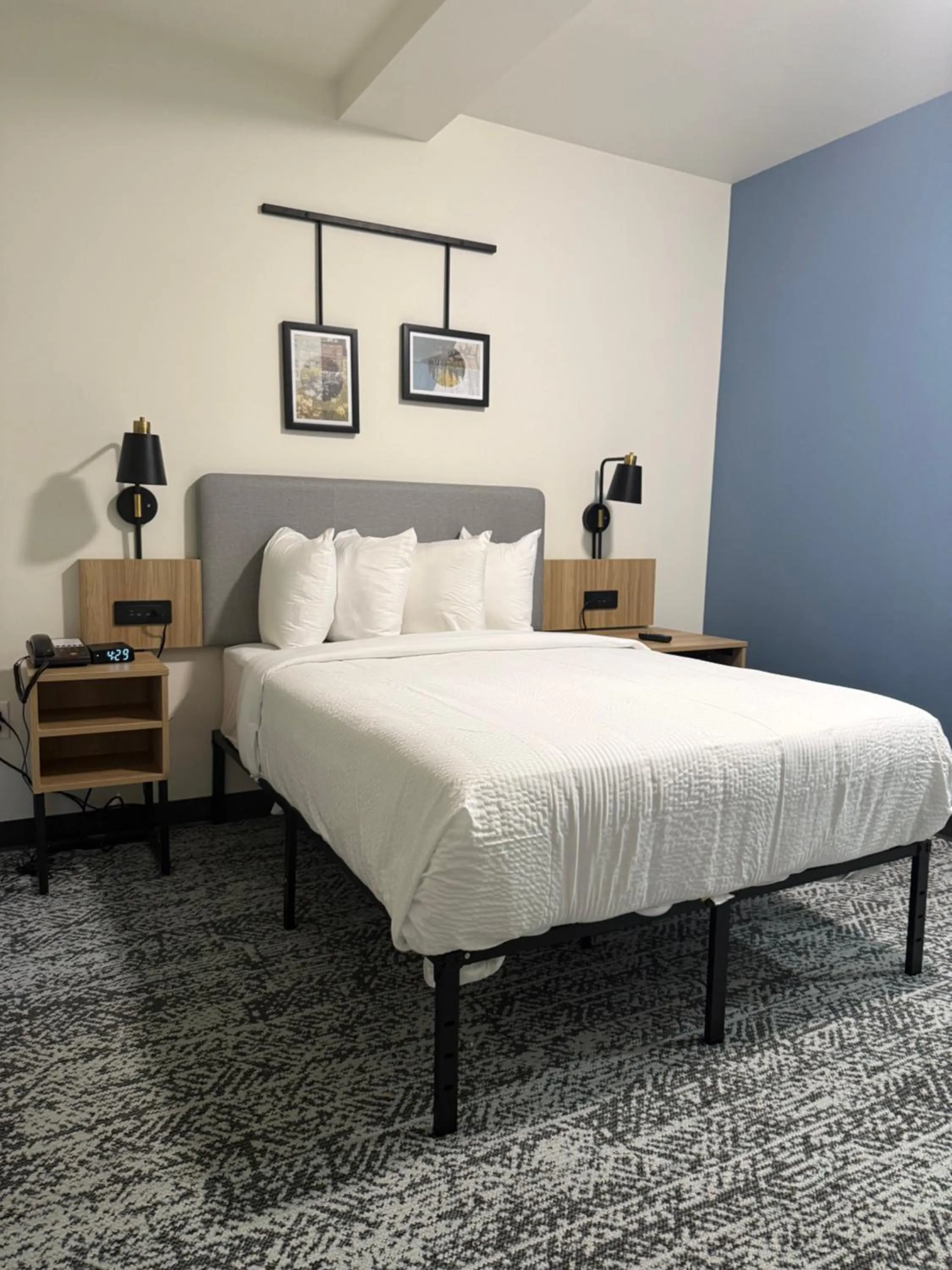 Photo of the whole room, Bed in Sleep Inn