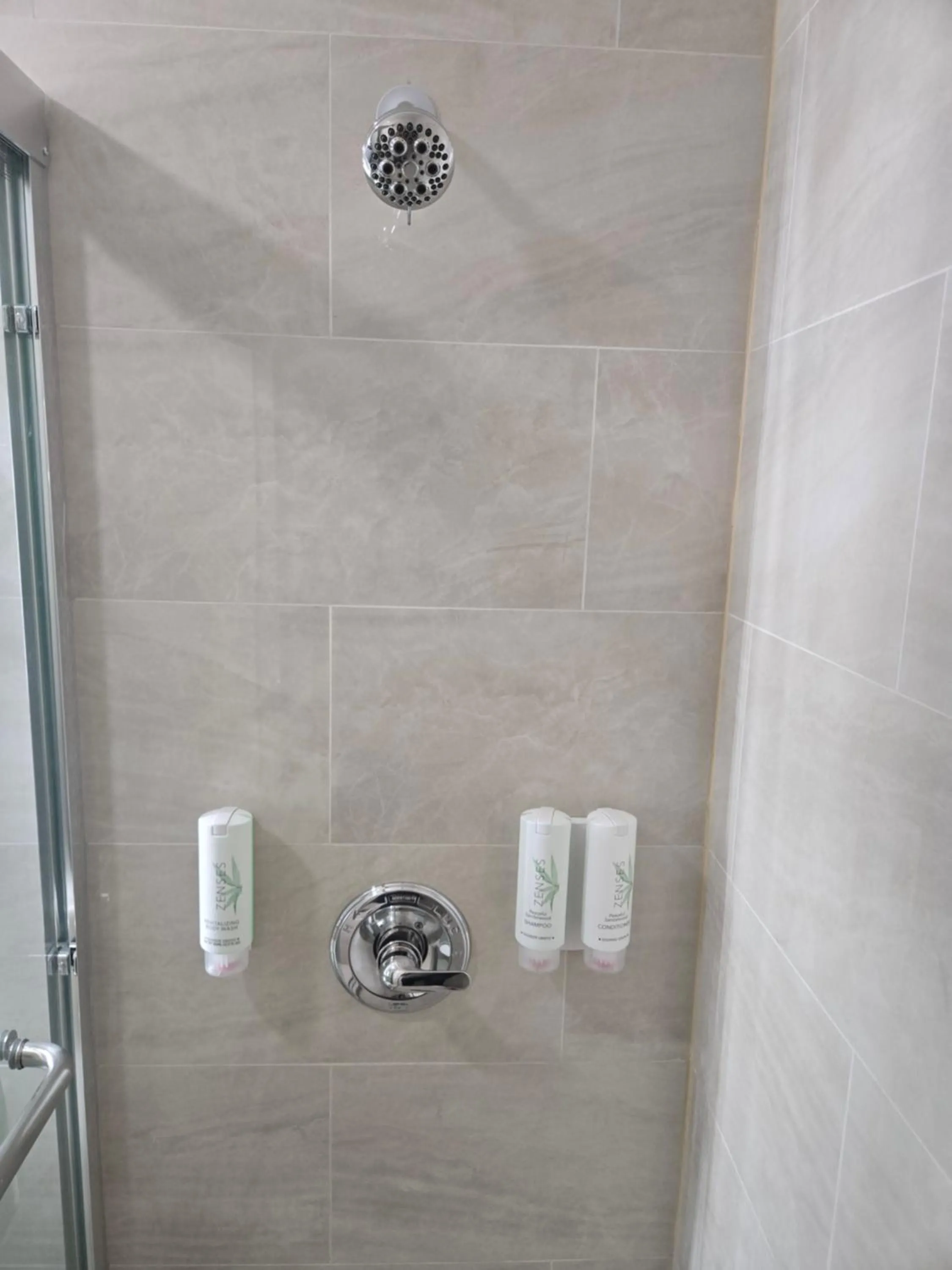 Shower in Sleep Inn