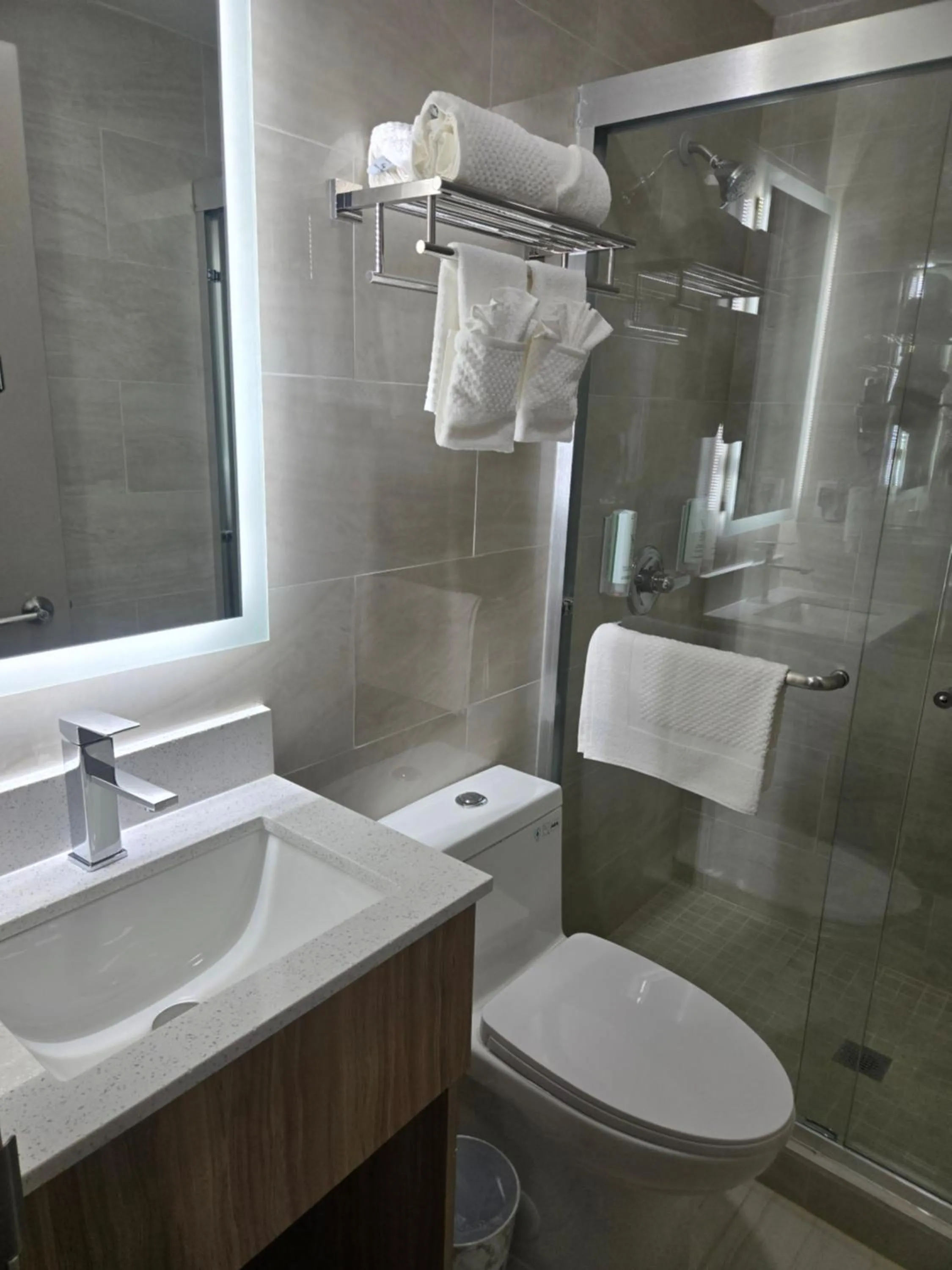 Shower in Sleep Inn