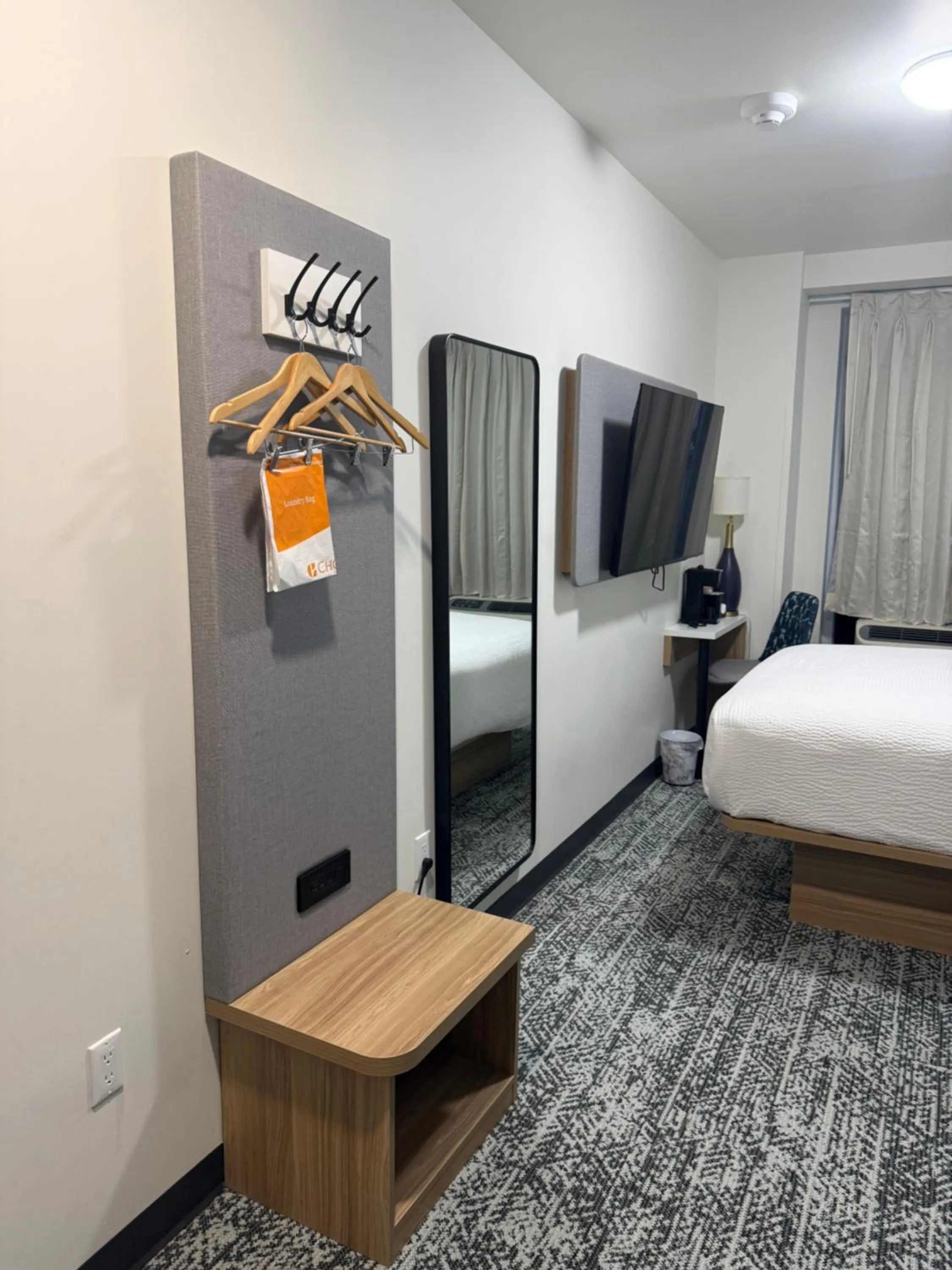 hair dresser, Bed in Sleep Inn