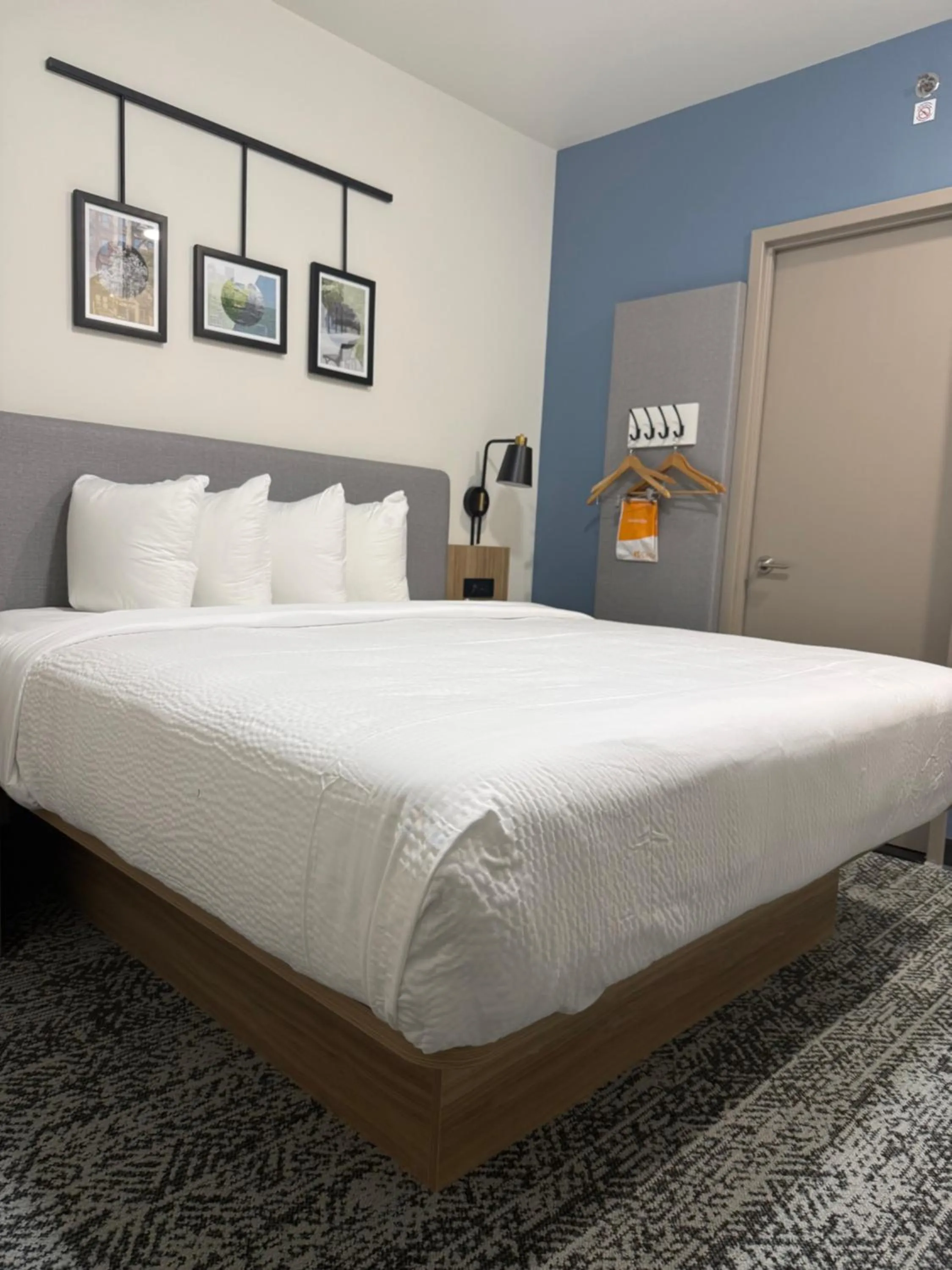 Photo of the whole room, Bed in Sleep Inn