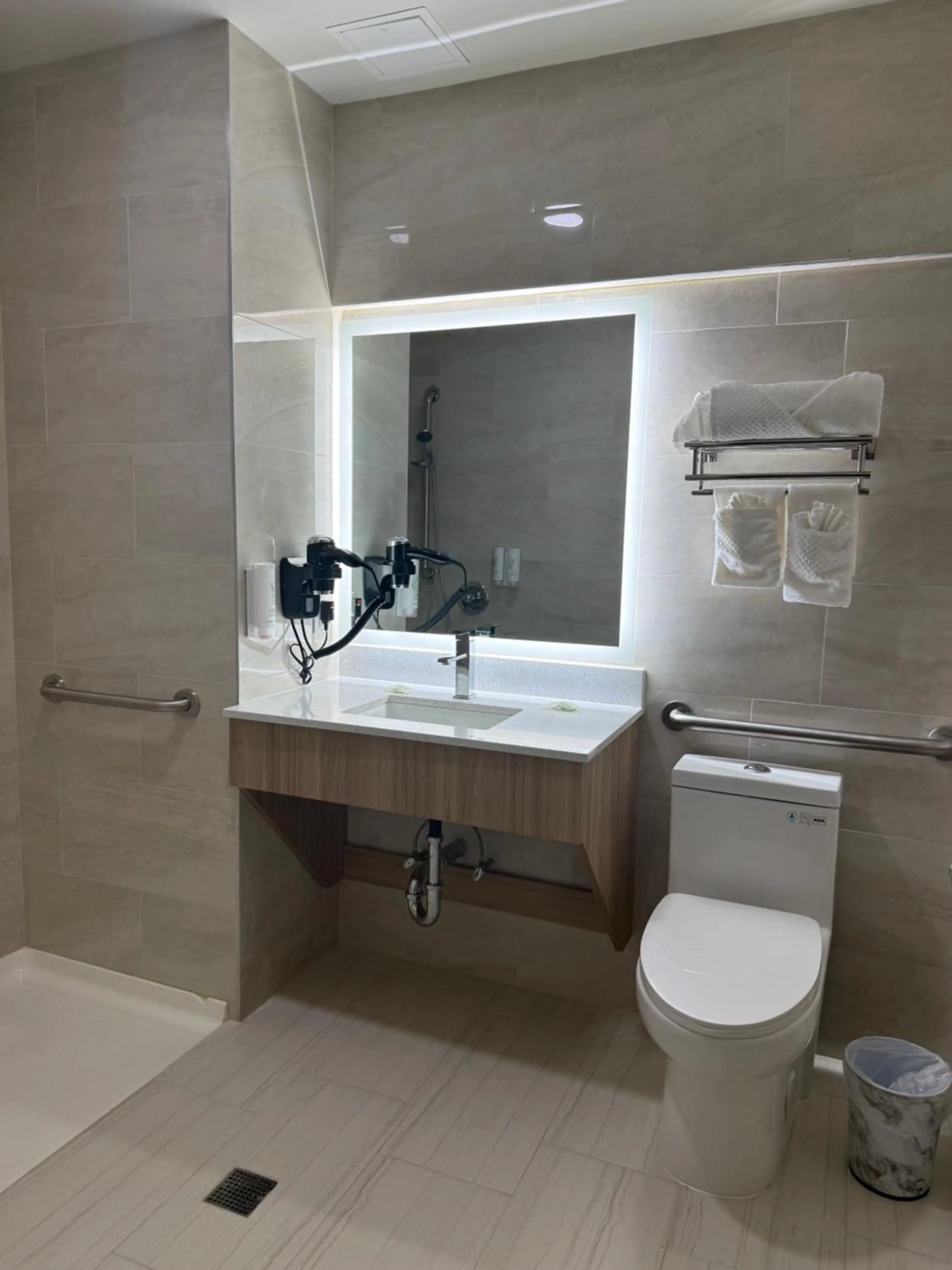 Shower in Sleep Inn