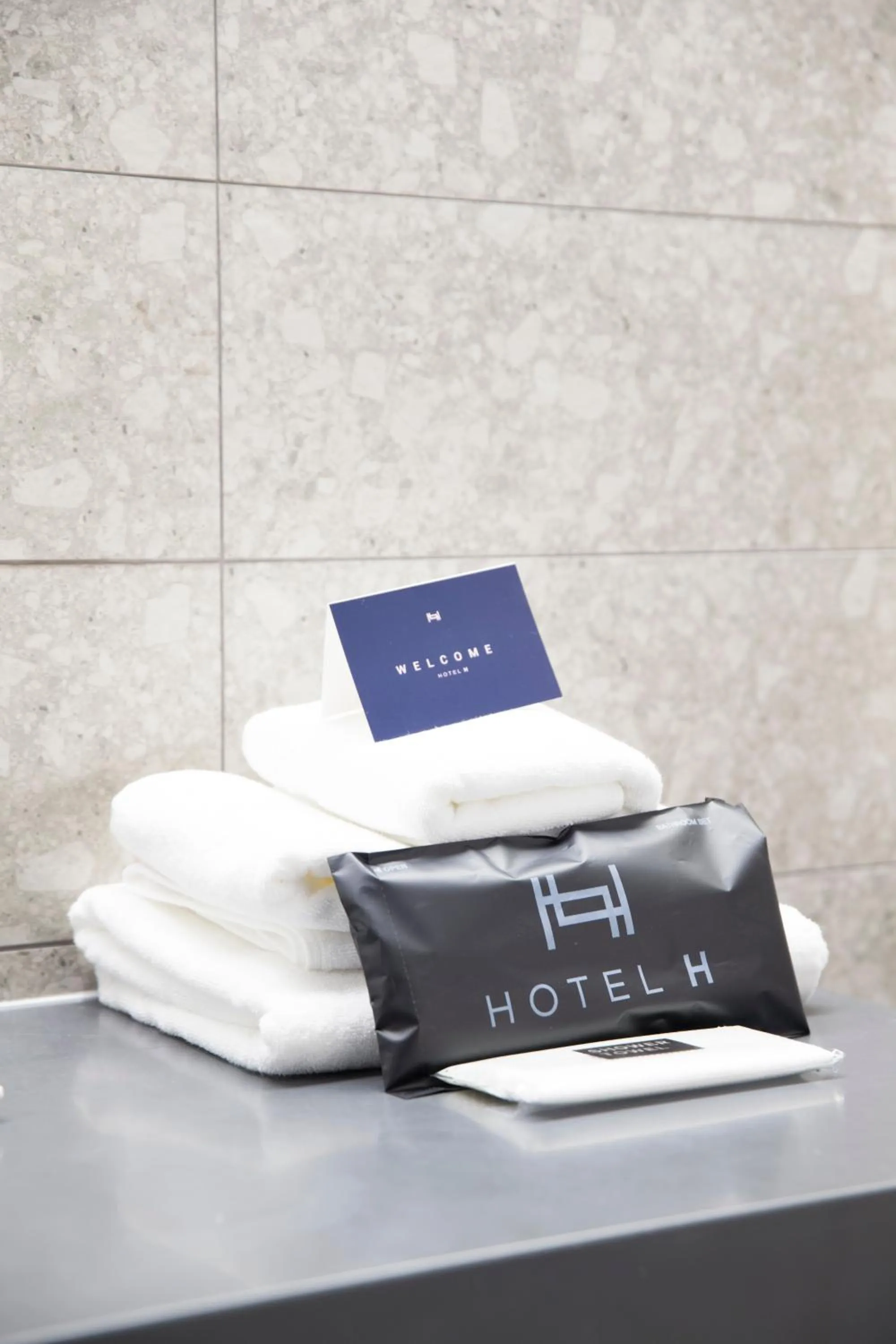 HOTEL H
