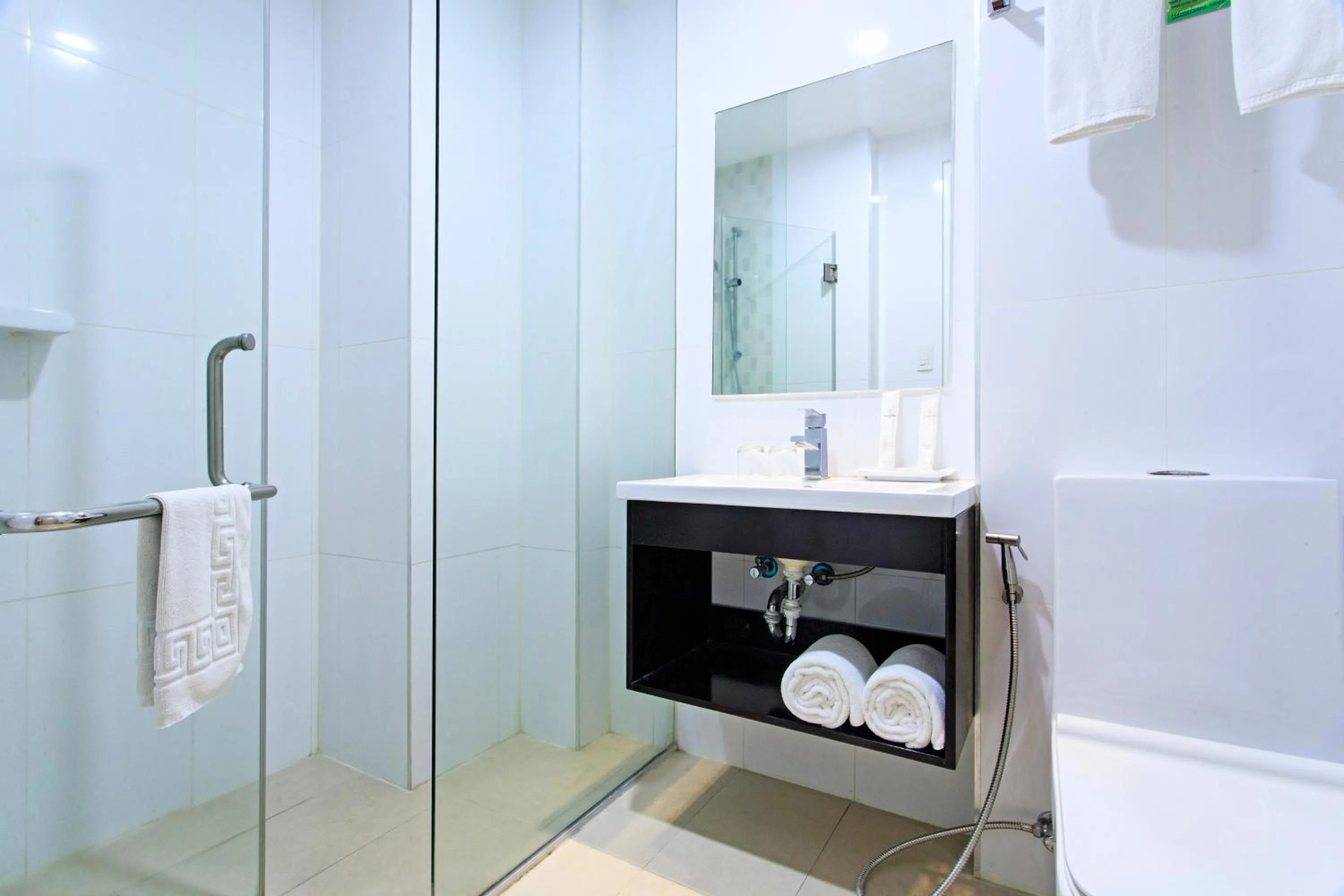 Shower in Hamersons Hotel Cebu